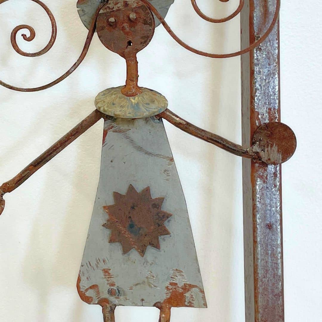 Cadre métal avec sculpture fille, création unique upcyclée