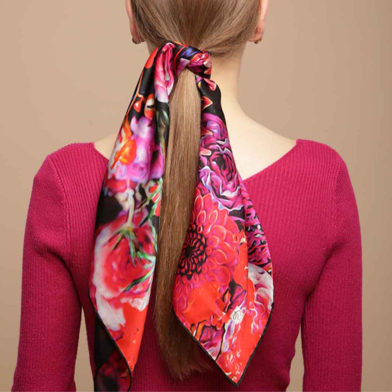 Foulard rouge en soie naturelle "Flattering infinity"