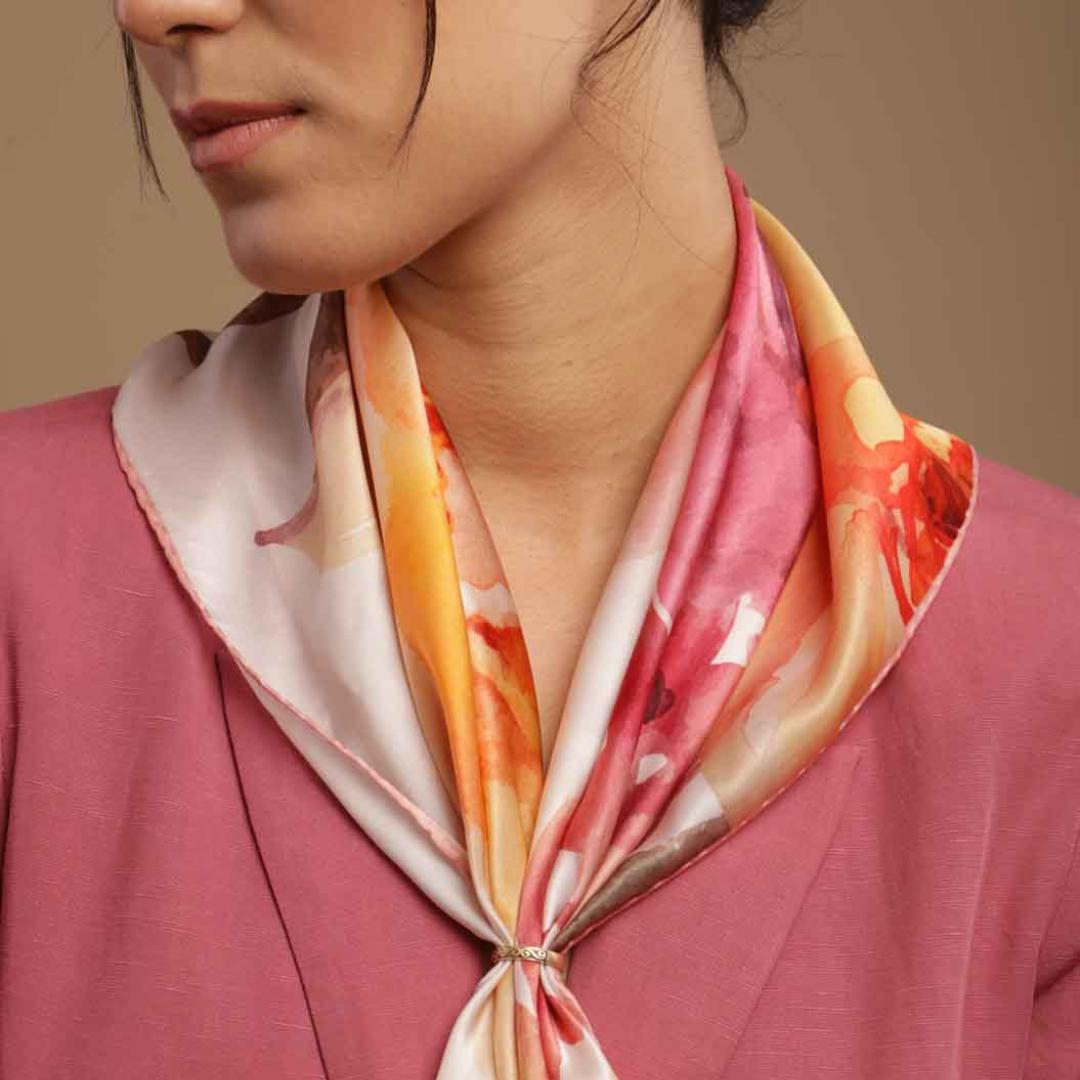 Foulard rouge et jaune en soie naturelle "Falling in love"