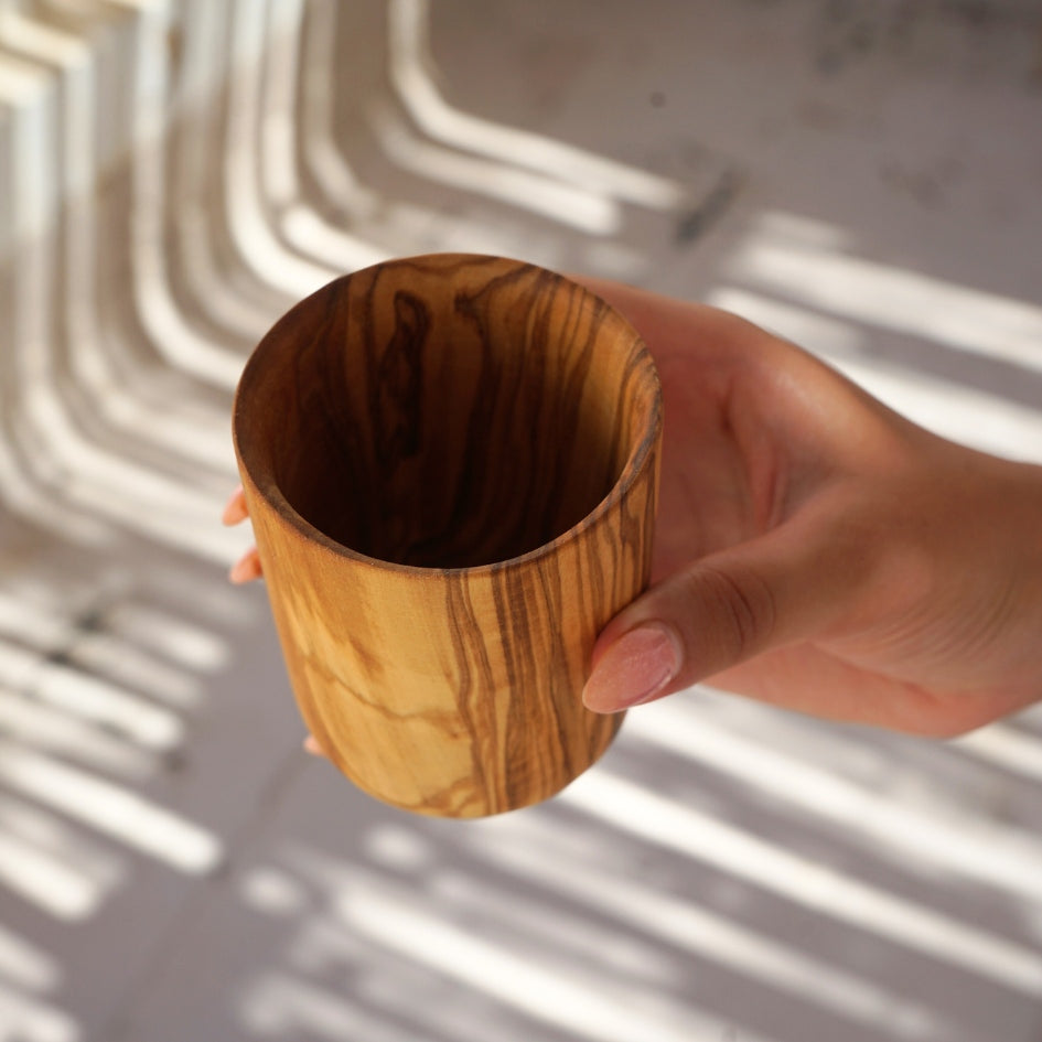 Gobelet Bois d'Olivier Élégance Naturelle pour Vos Boissons
