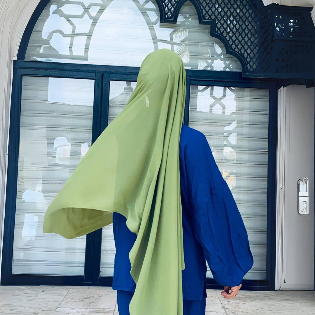 Hijab vert chiffon – été 2025 tendance