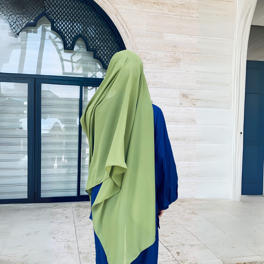 Hijab vert chiffon – été 2025 tendance