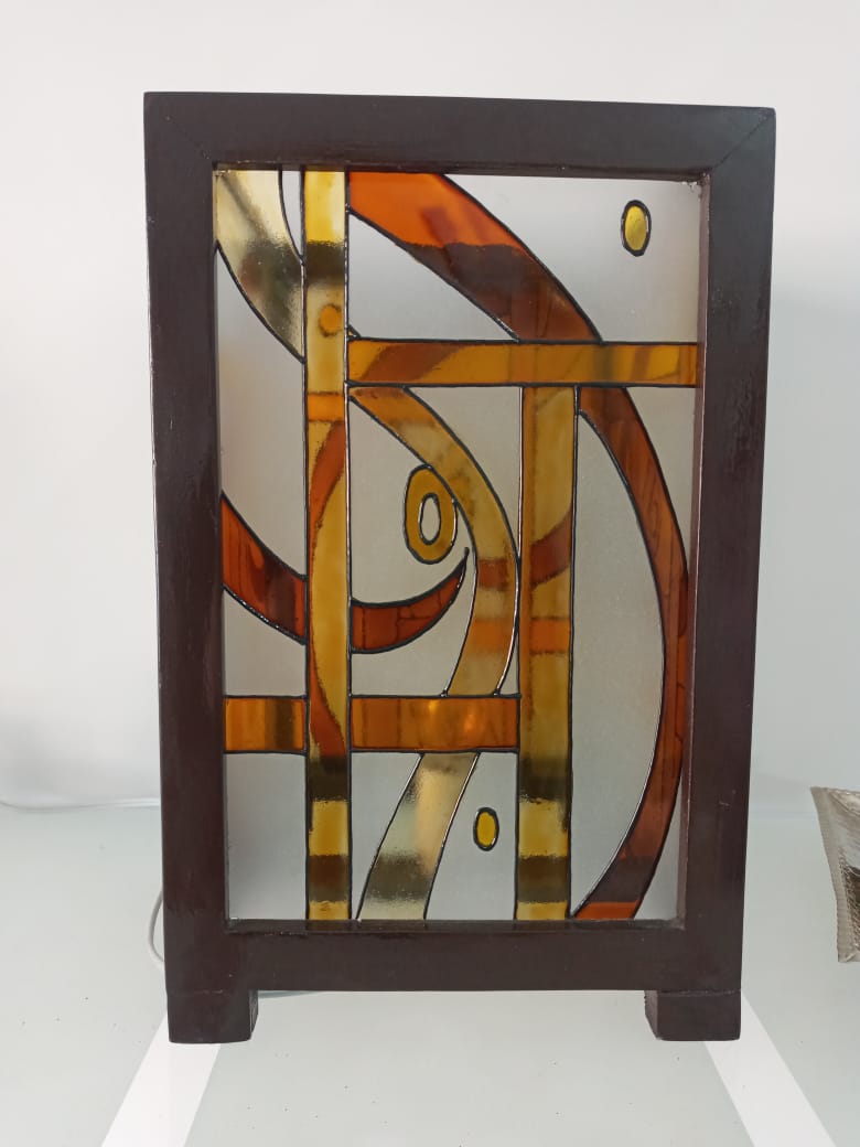 Abat jour géométrique en bois et verre pour une ambiance romantique