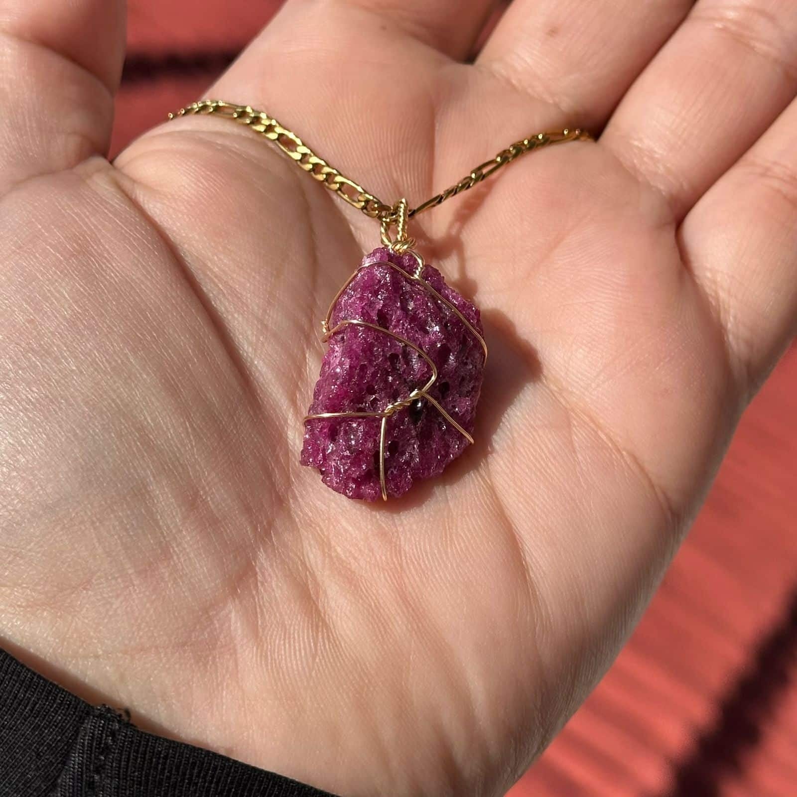 Collier en acier inoxydable avec pendentif en rubis naturel (75 cm)