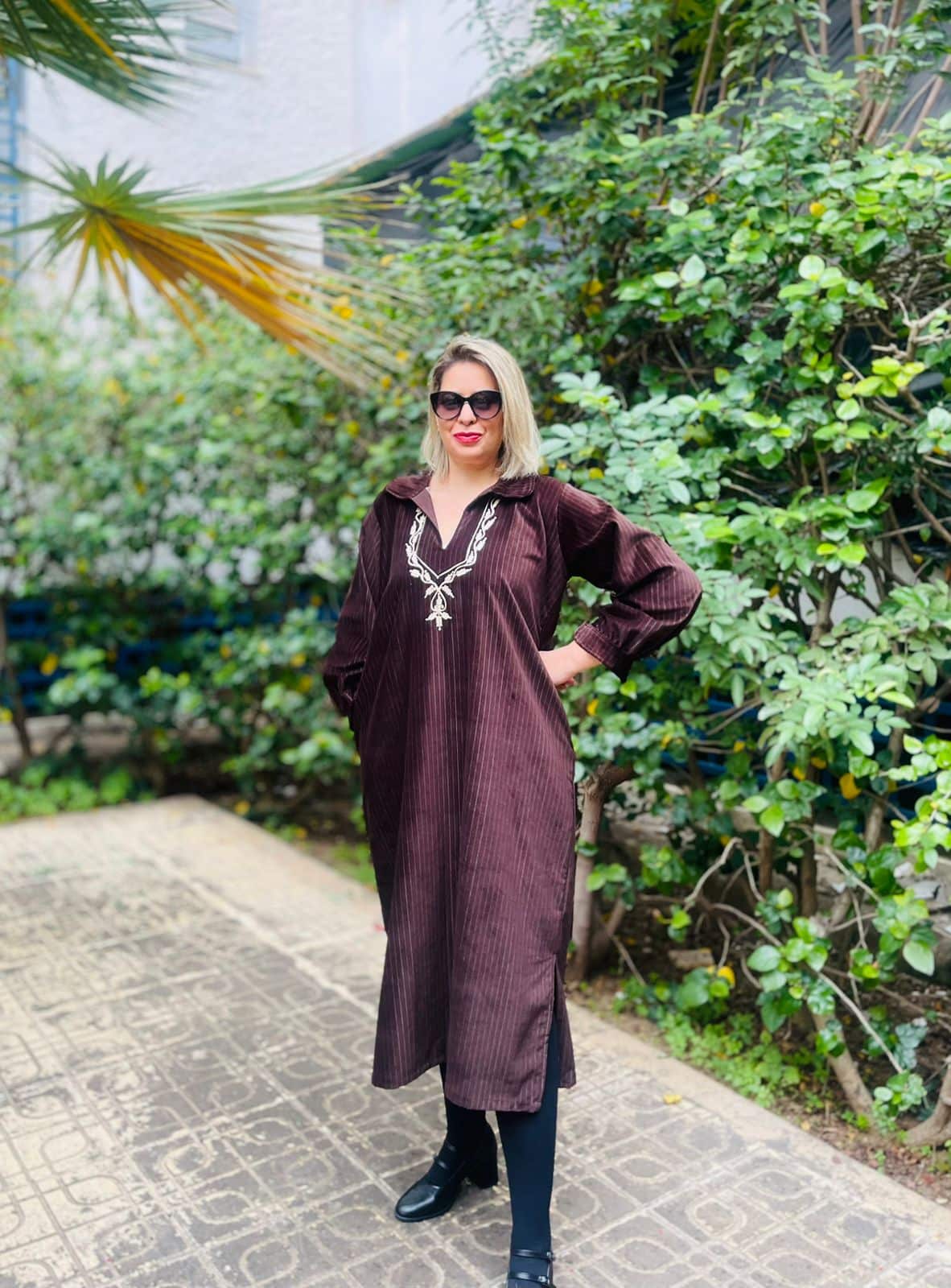 Blouza djerbienne en velours brodée au fil de soie