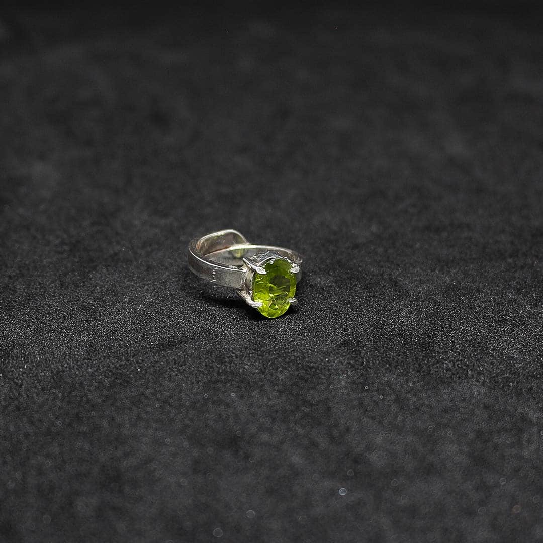 Bague ajustable en Peridot 2,6 carats en argent massif 940