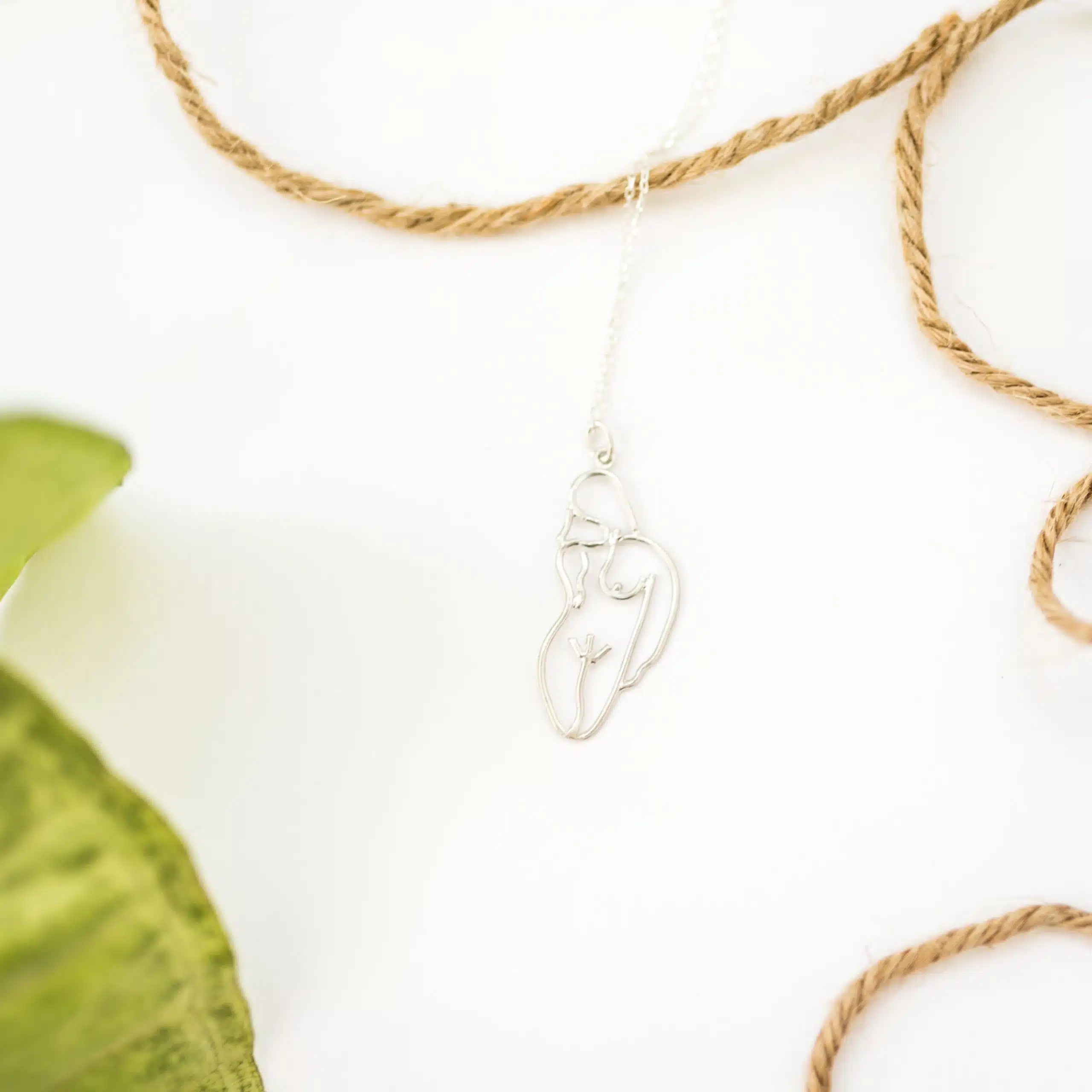 Collier corps féminin fait main en argent 925