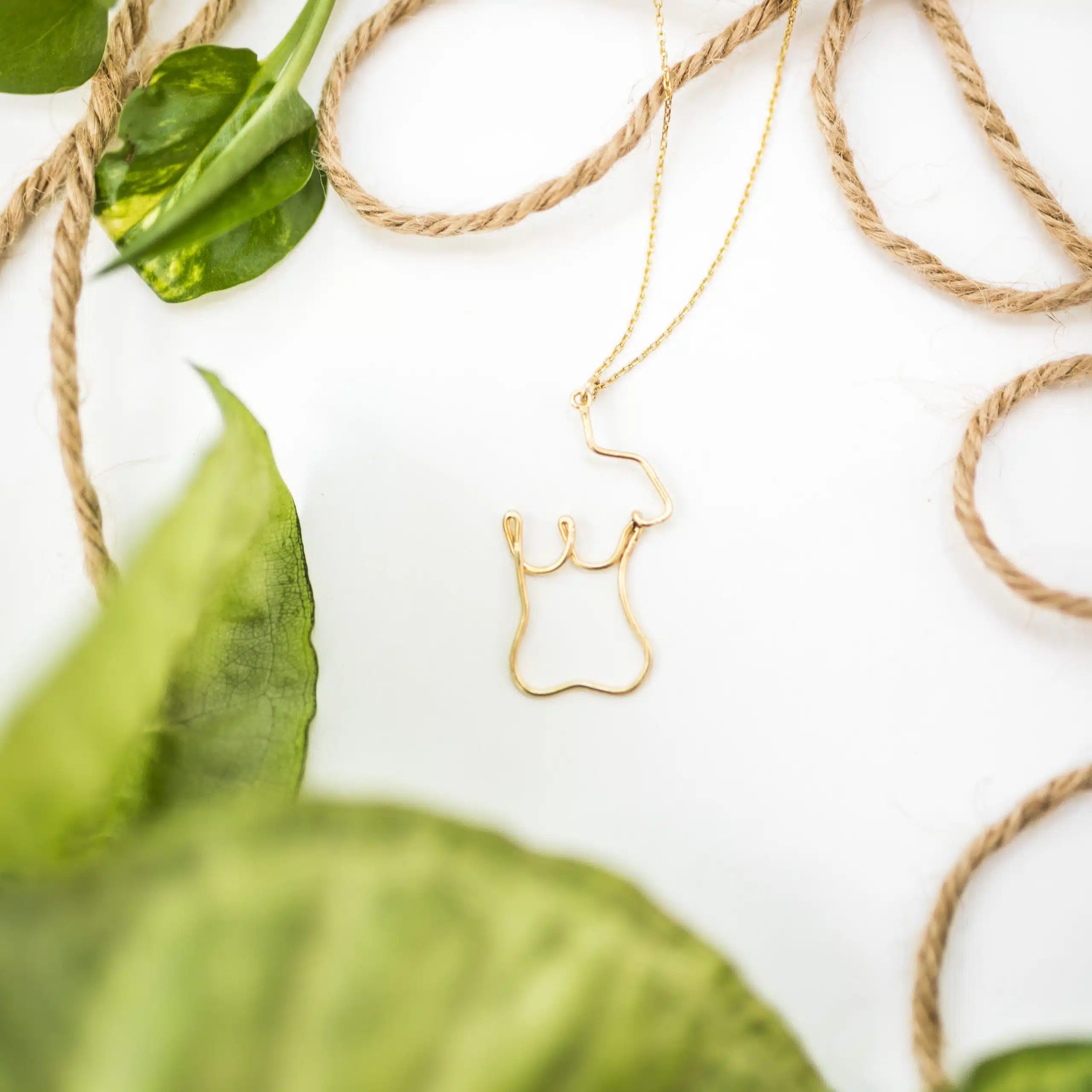 Collier corps féminin fait main en argent 925