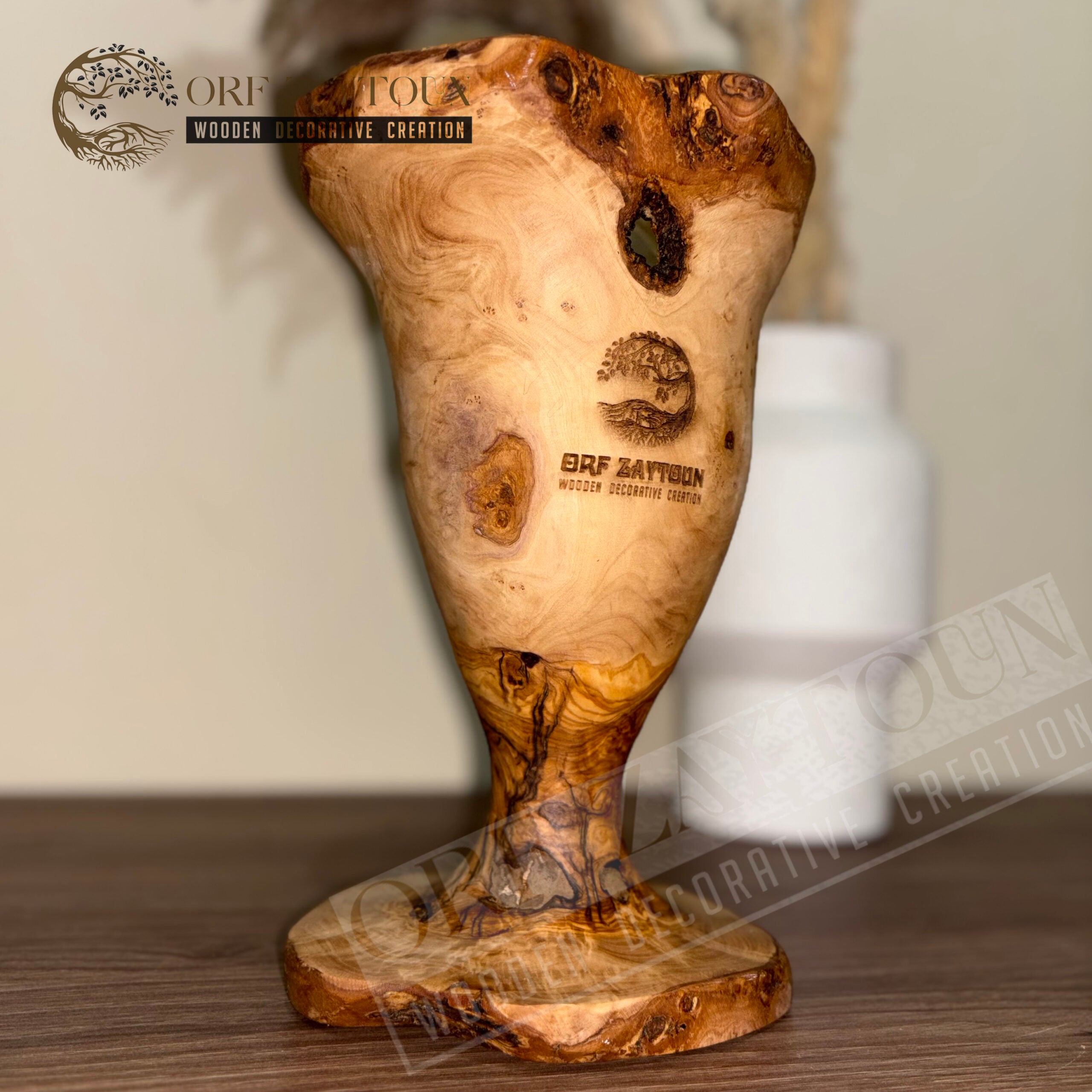 Vase en bois d'olivier artisanal pour une décoration élégante
