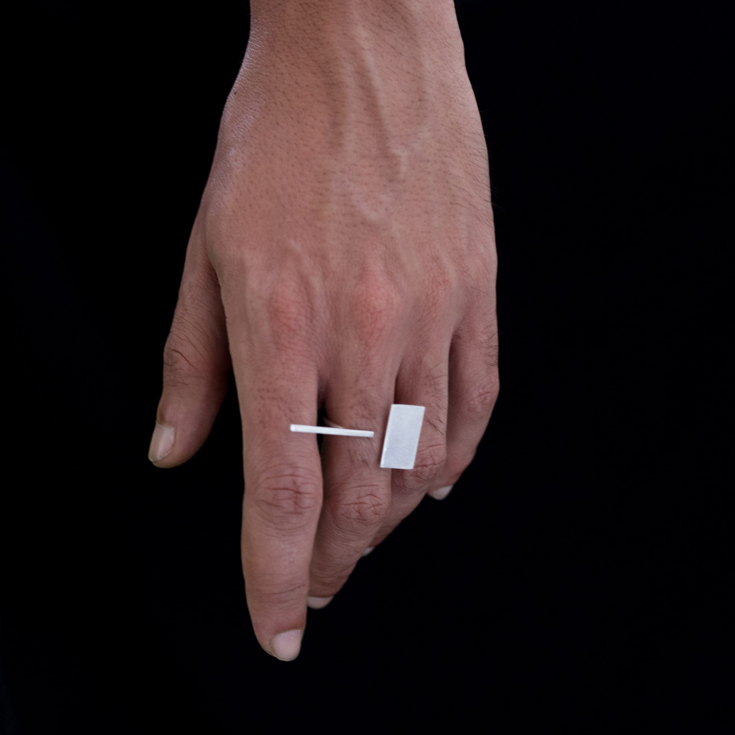 Bague minimaliste fait main en argent 900