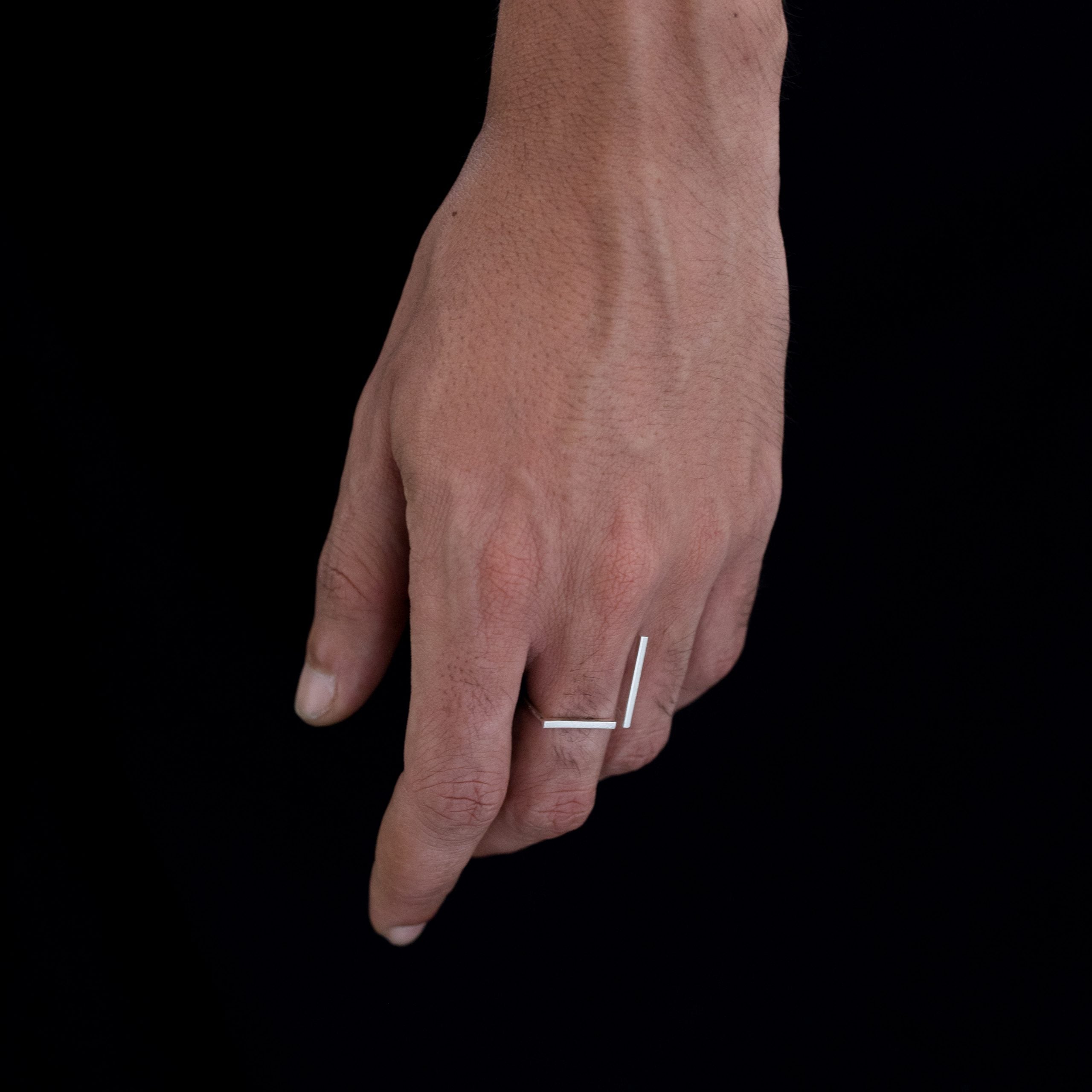 Bague minimaliste fait main en argent 900