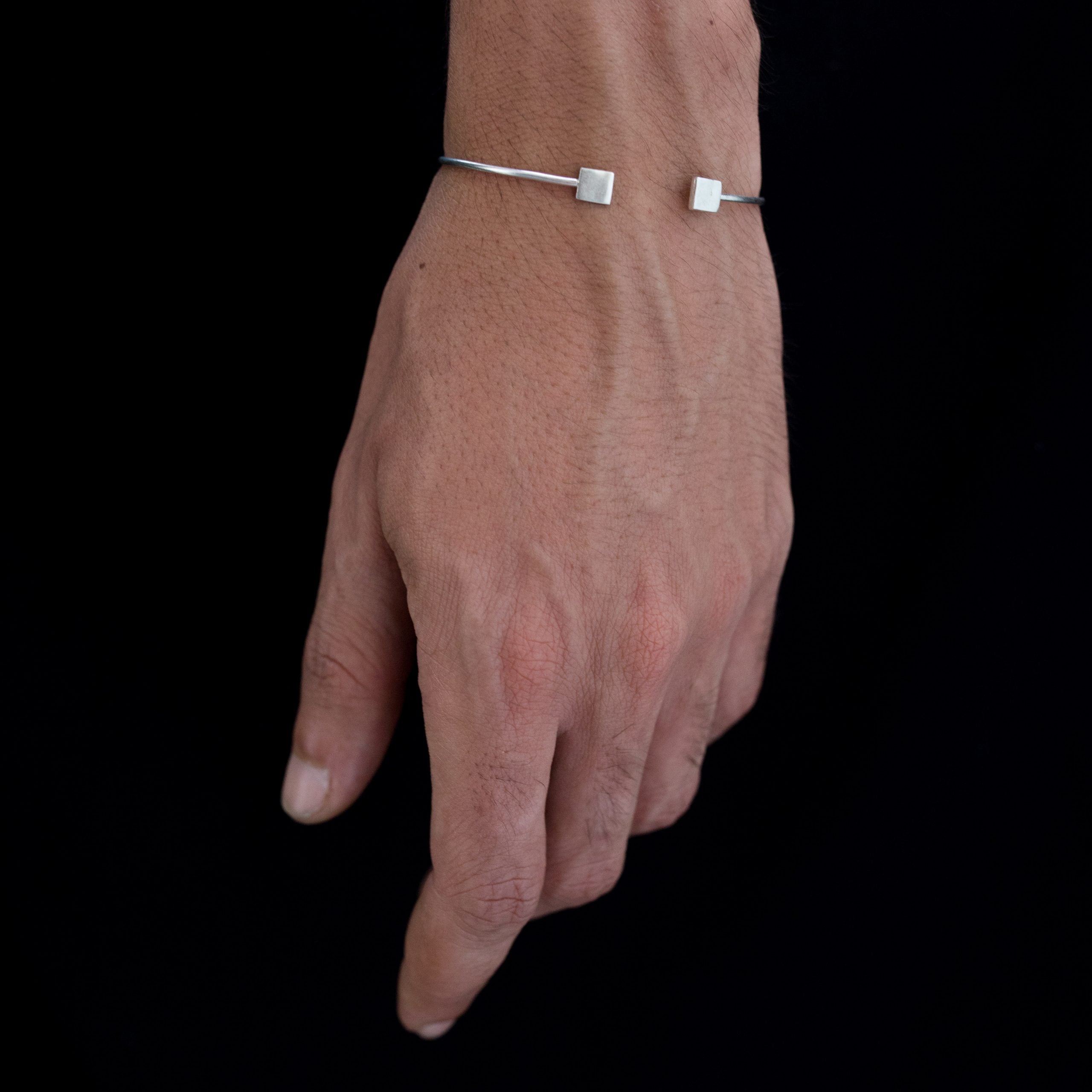 Bracelet minimaliste fine fait main en argent 900