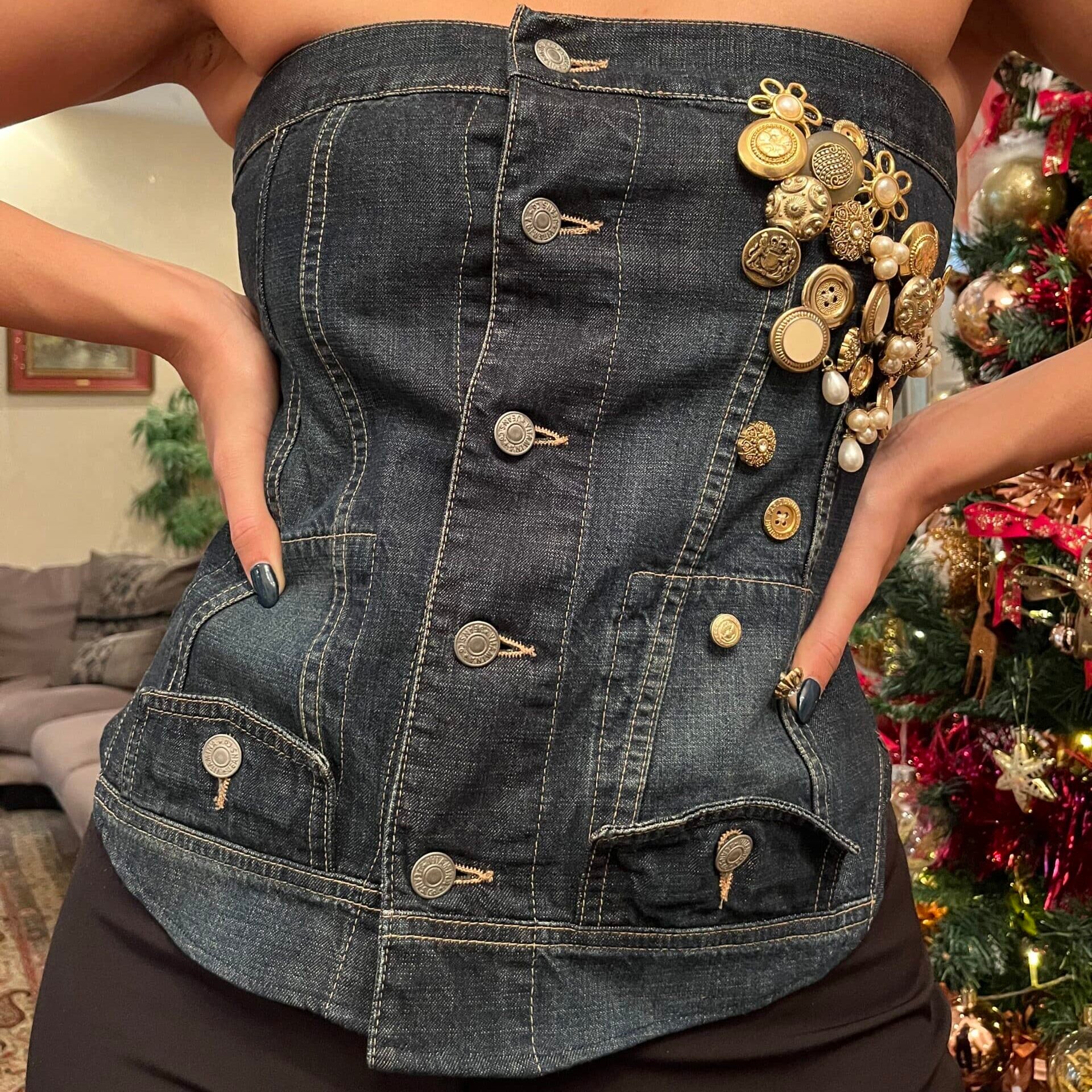 Bustier en jean upcyclé avec boutons vintage – Taille L