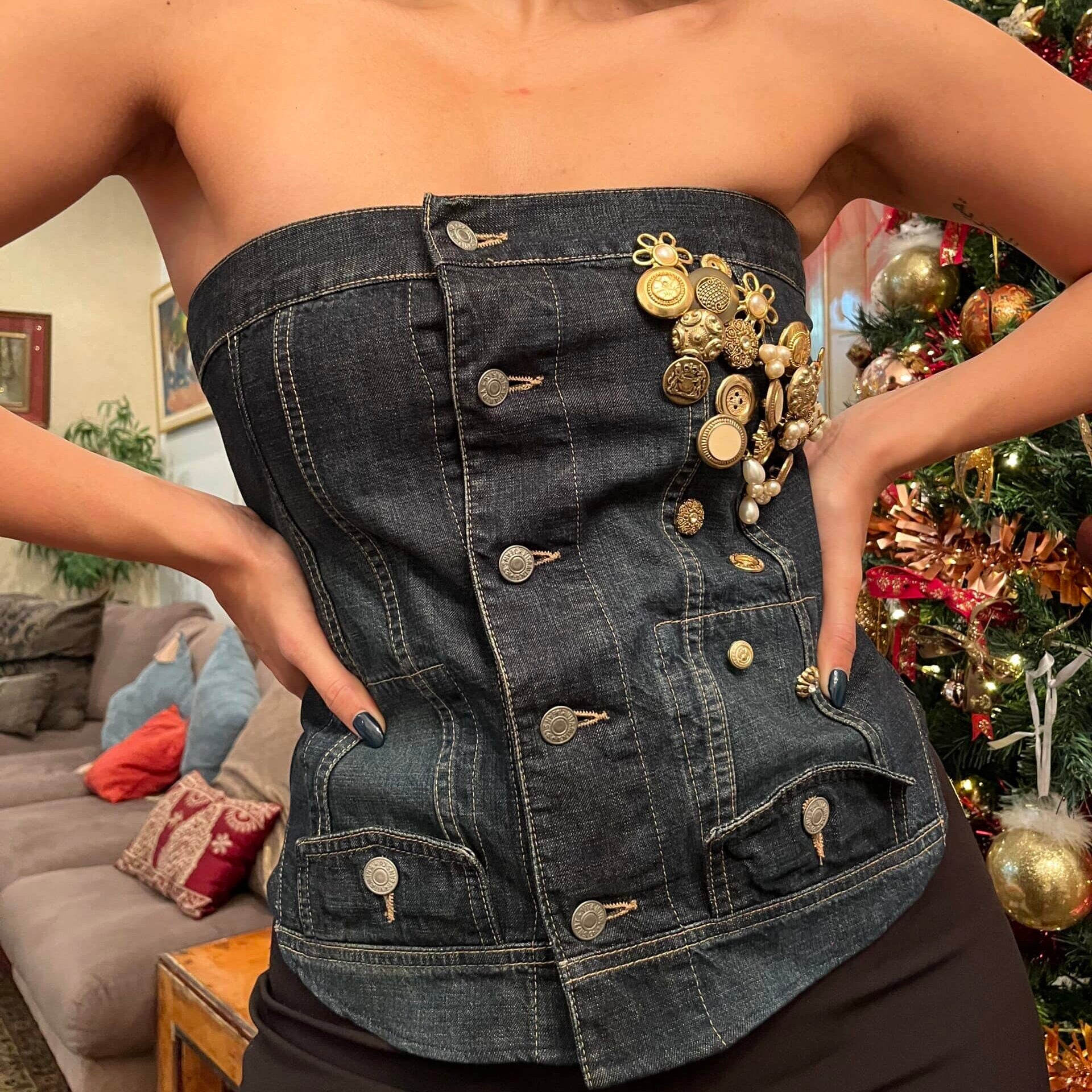 Bustier en jean upcyclé avec boutons vintage – Taille L