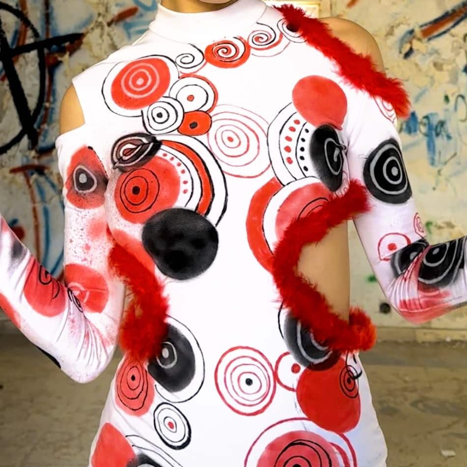 Robe rouge upcyclée "Blessure Mythique" – Pièce unique