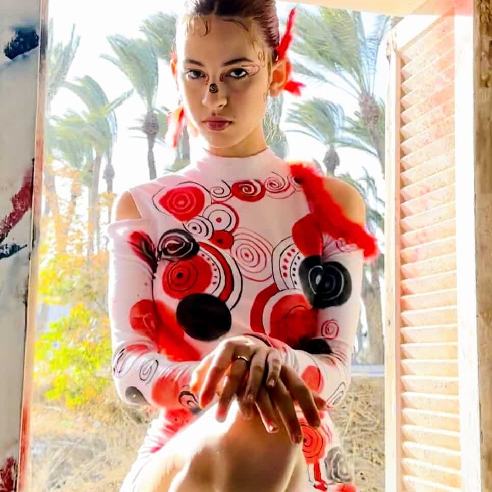 Robe rouge upcyclée "Blessure Mythique" – Pièce unique