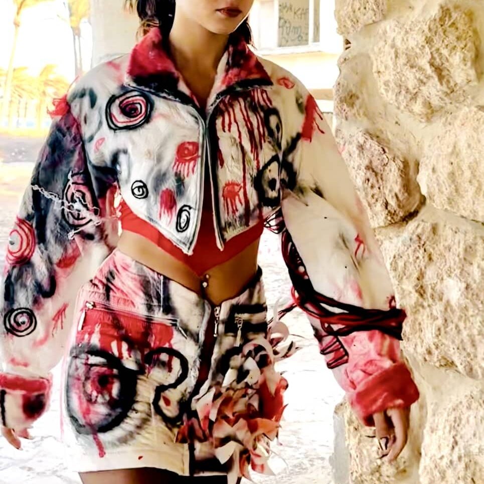 Ensemble veste et jupe serrée avec plumes 3D- Upcyclé