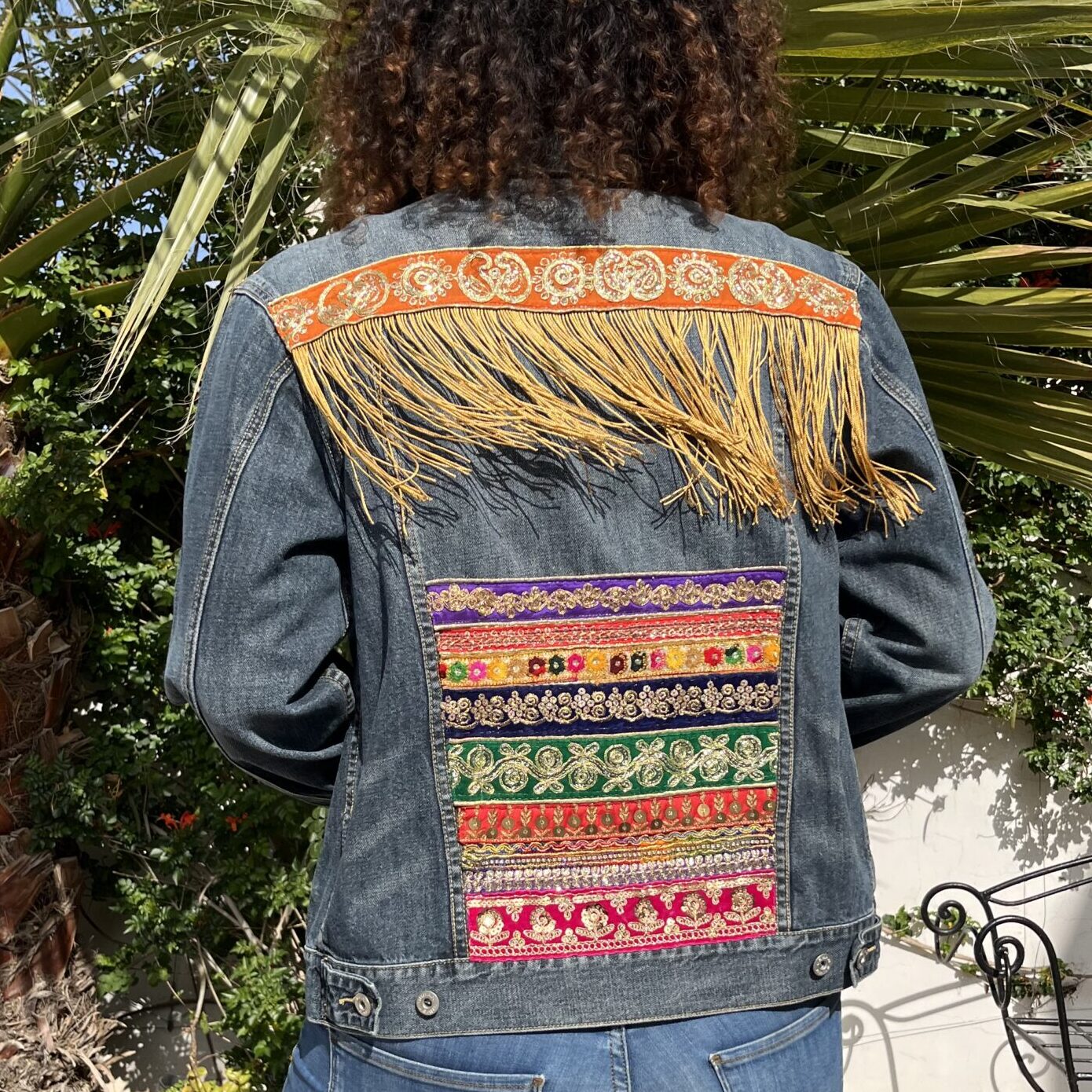 Veste en jean upcyclée Zemni avec franges (Taille 40)