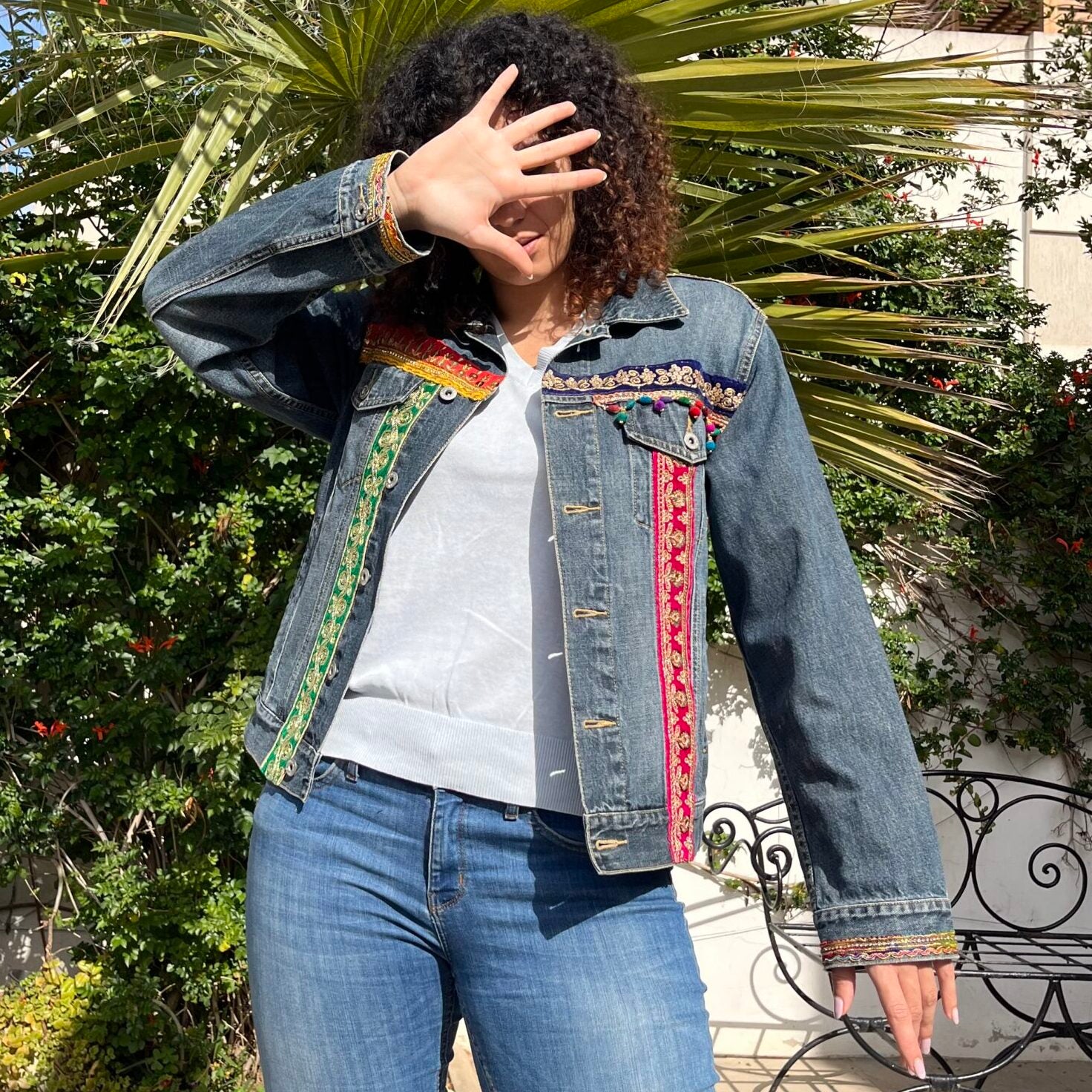 Veste en jean upcyclée Zemni avec franges (Taille 40)