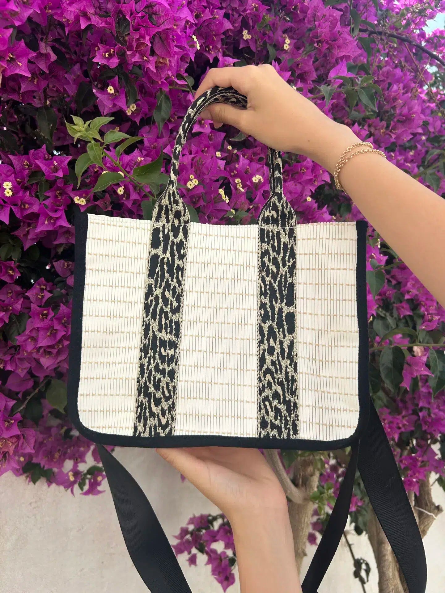 sac chic blanc bandoulière l'élégance à portée de main