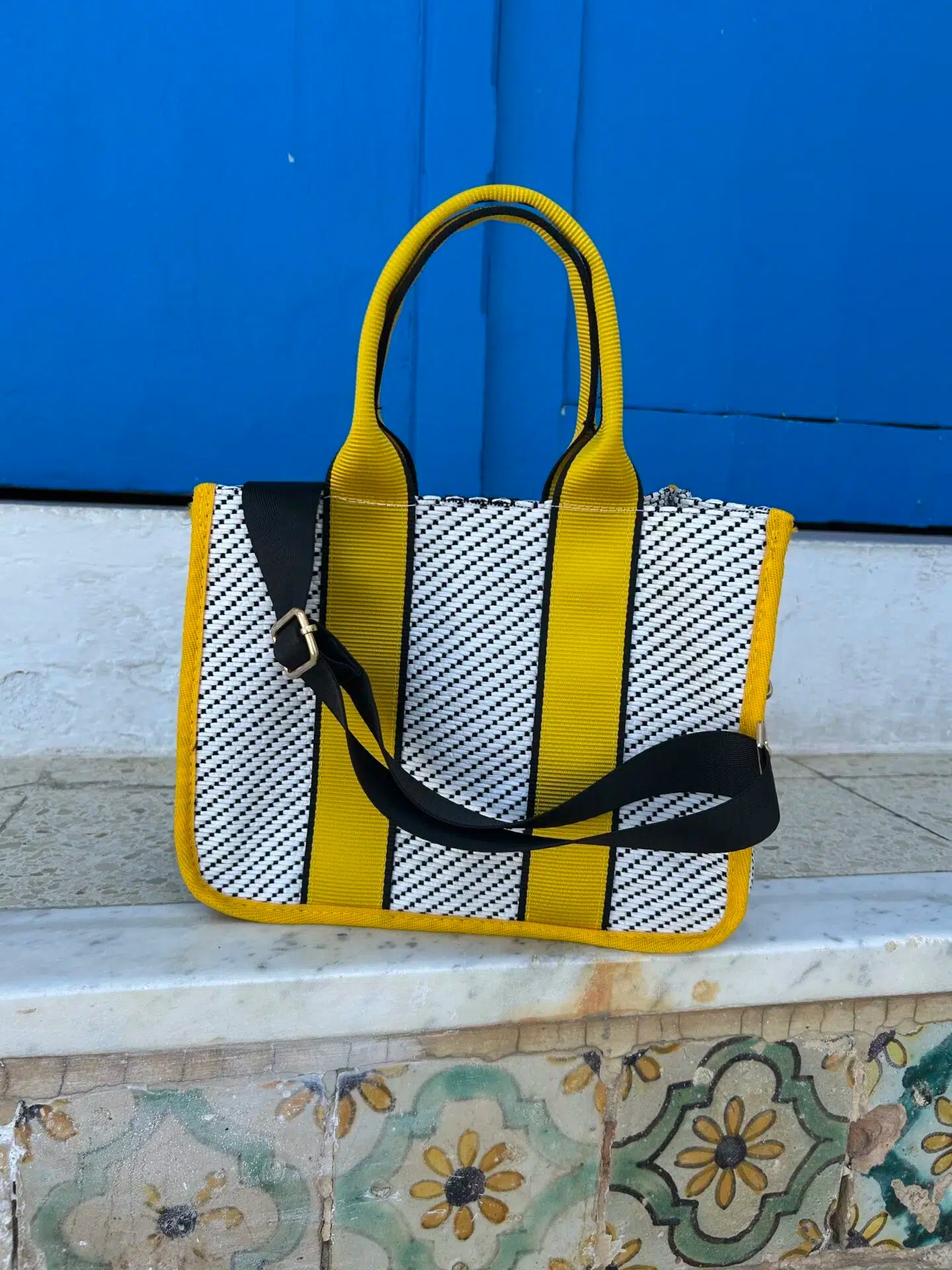 sac bandoulière blanc et jaune pour un style irrésistible