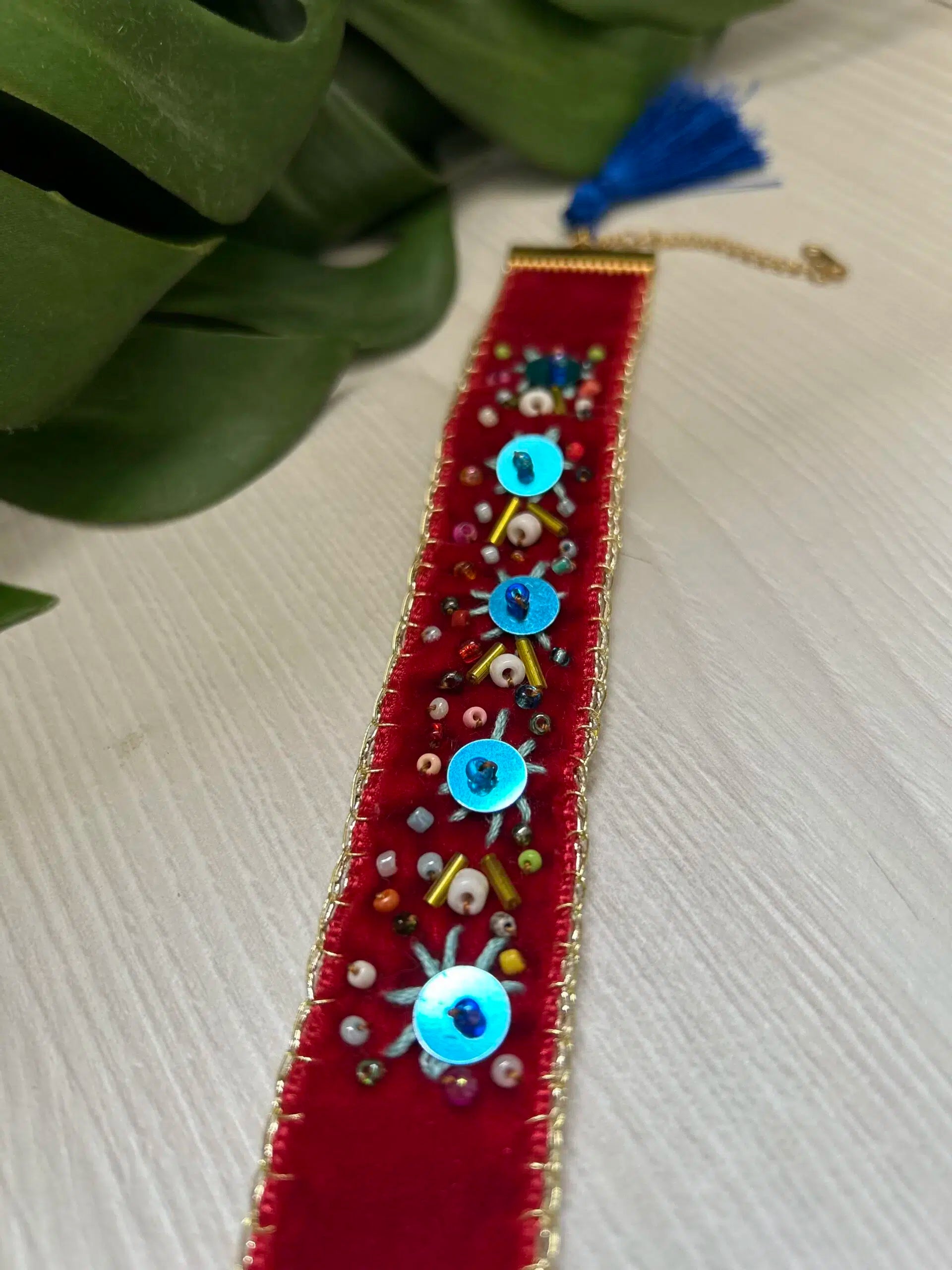 Bracelet ajustable élégant brodé à la main pour un style unique