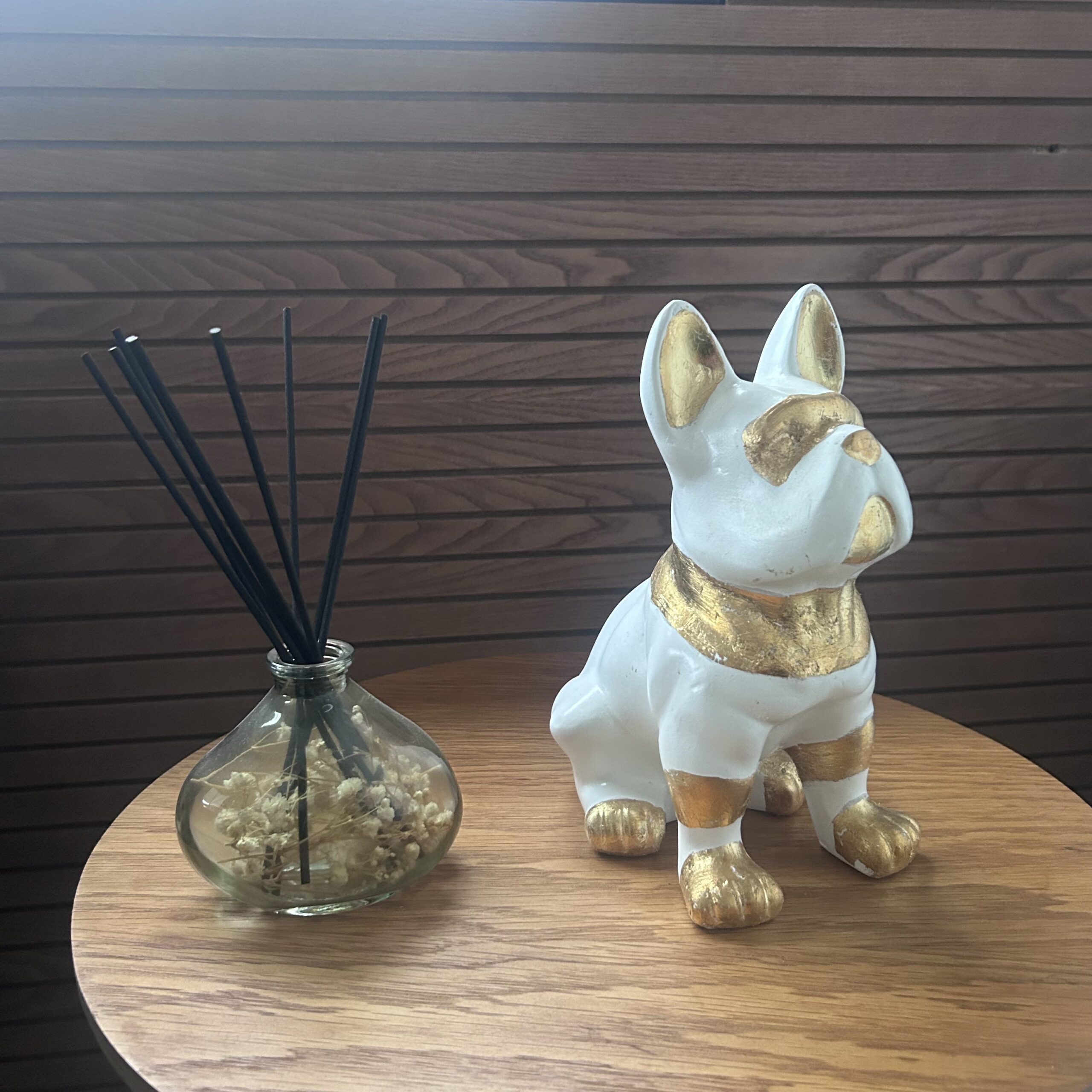 Statue décorative Bouledogue chic blanc & feuille d'or H 25 cm