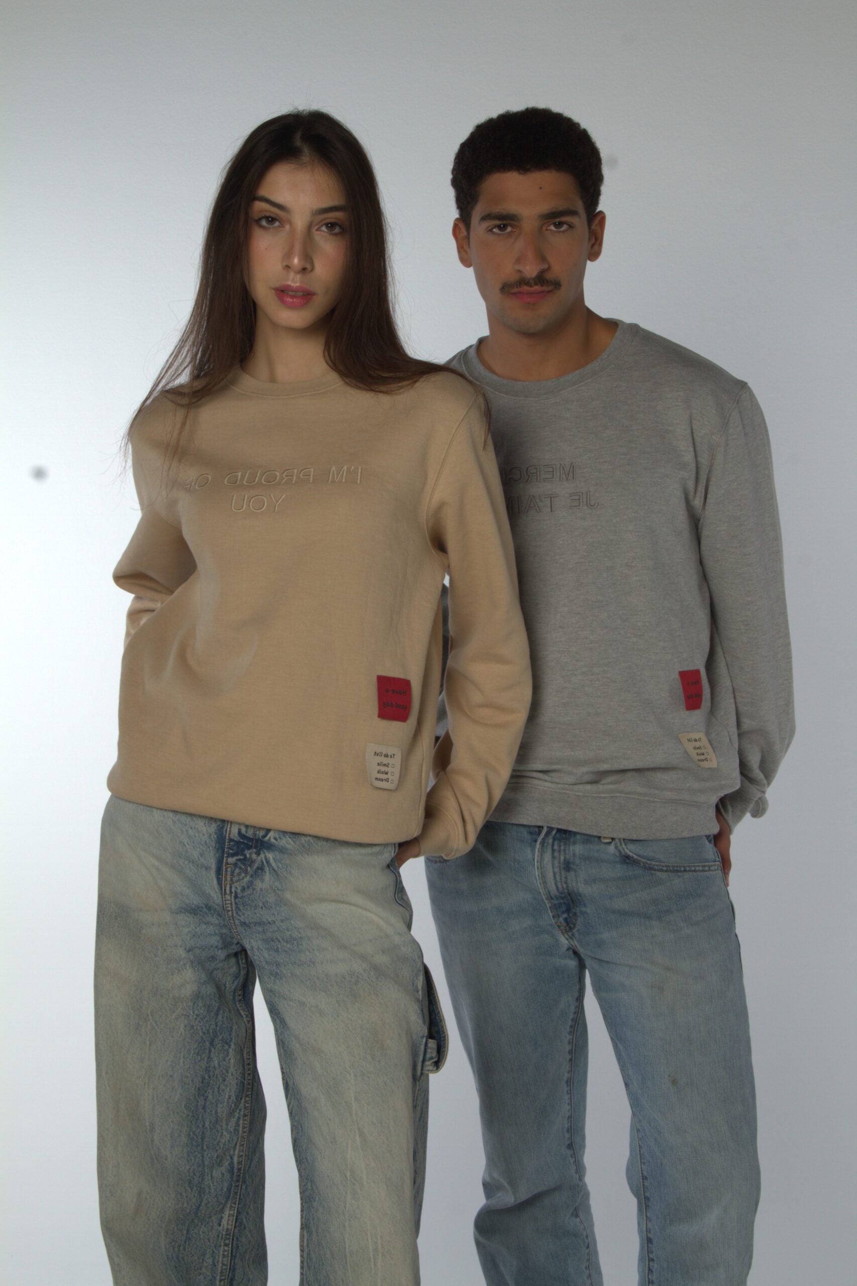 Sweatshirt loose fit col rond unisexe «IM PROUD OF YOU avec détail en Wax
