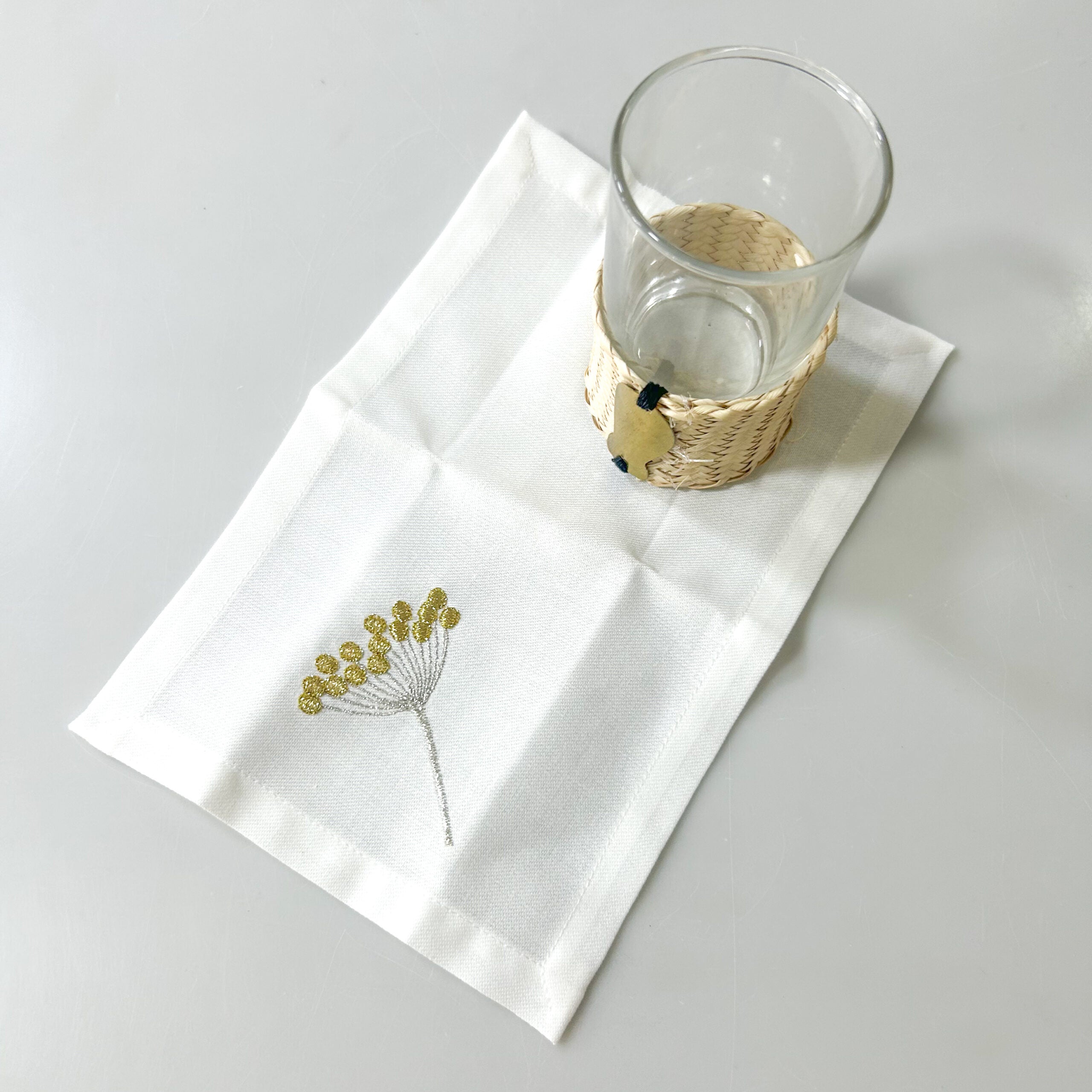 Serviettes à gâteaux brodées - élégantes et raffinées