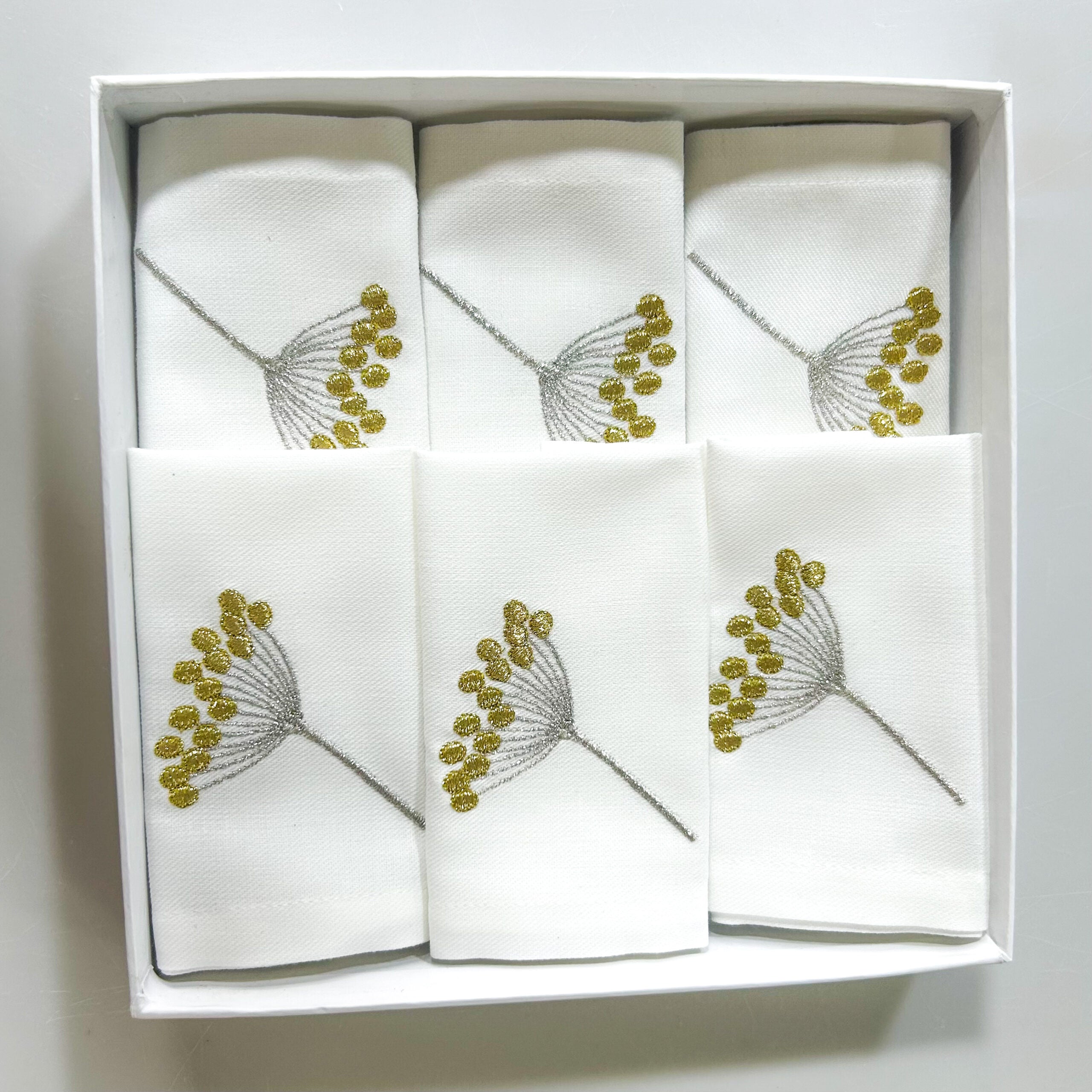 Serviettes à gâteaux brodées - élégantes et raffinées