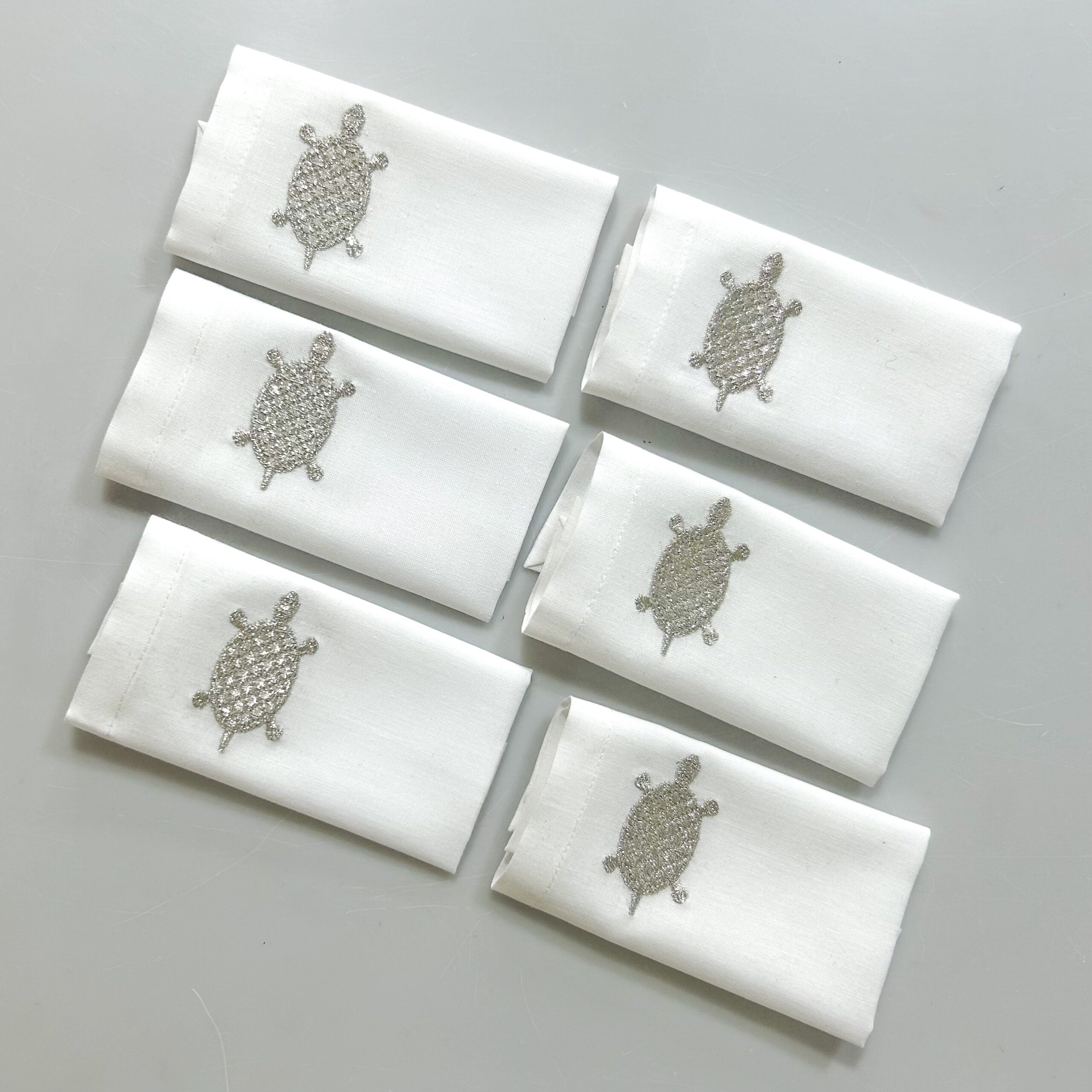 Serviettes à gâteaux brodées - élégantes et raffinées