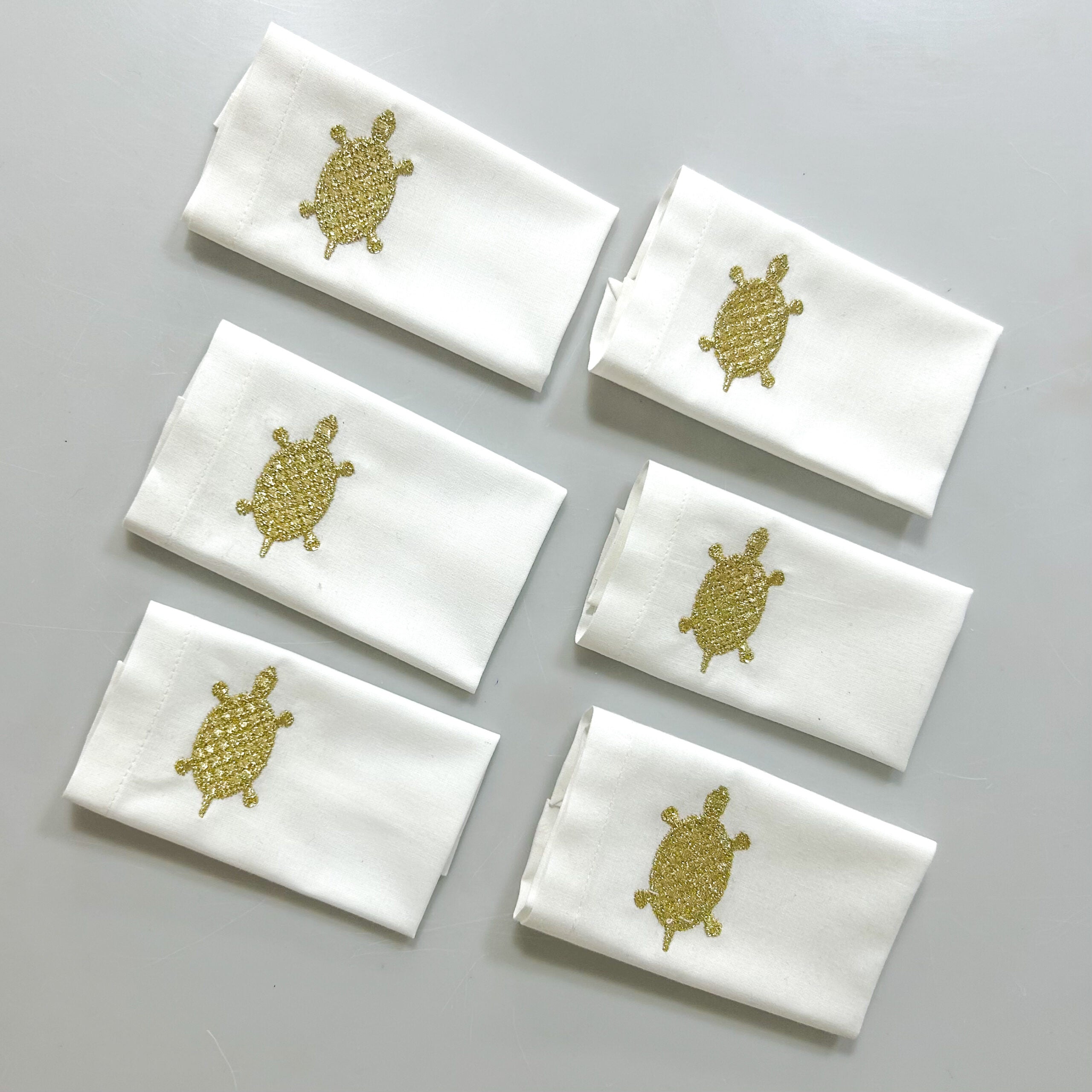 Serviettes à gâteaux brodées - élégantes et raffinées