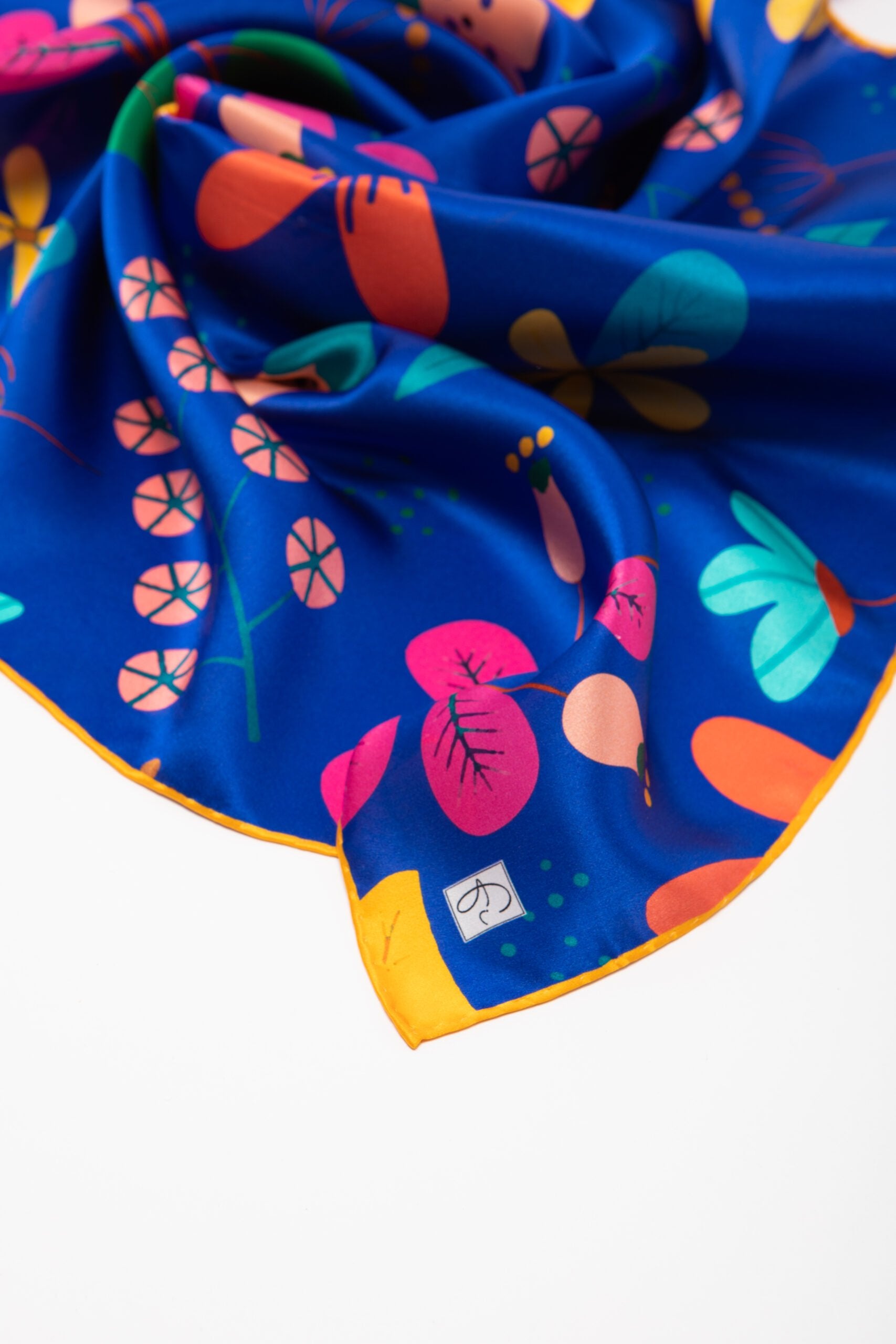 Foulard en soie naturelle en bleu "Full of imagination"