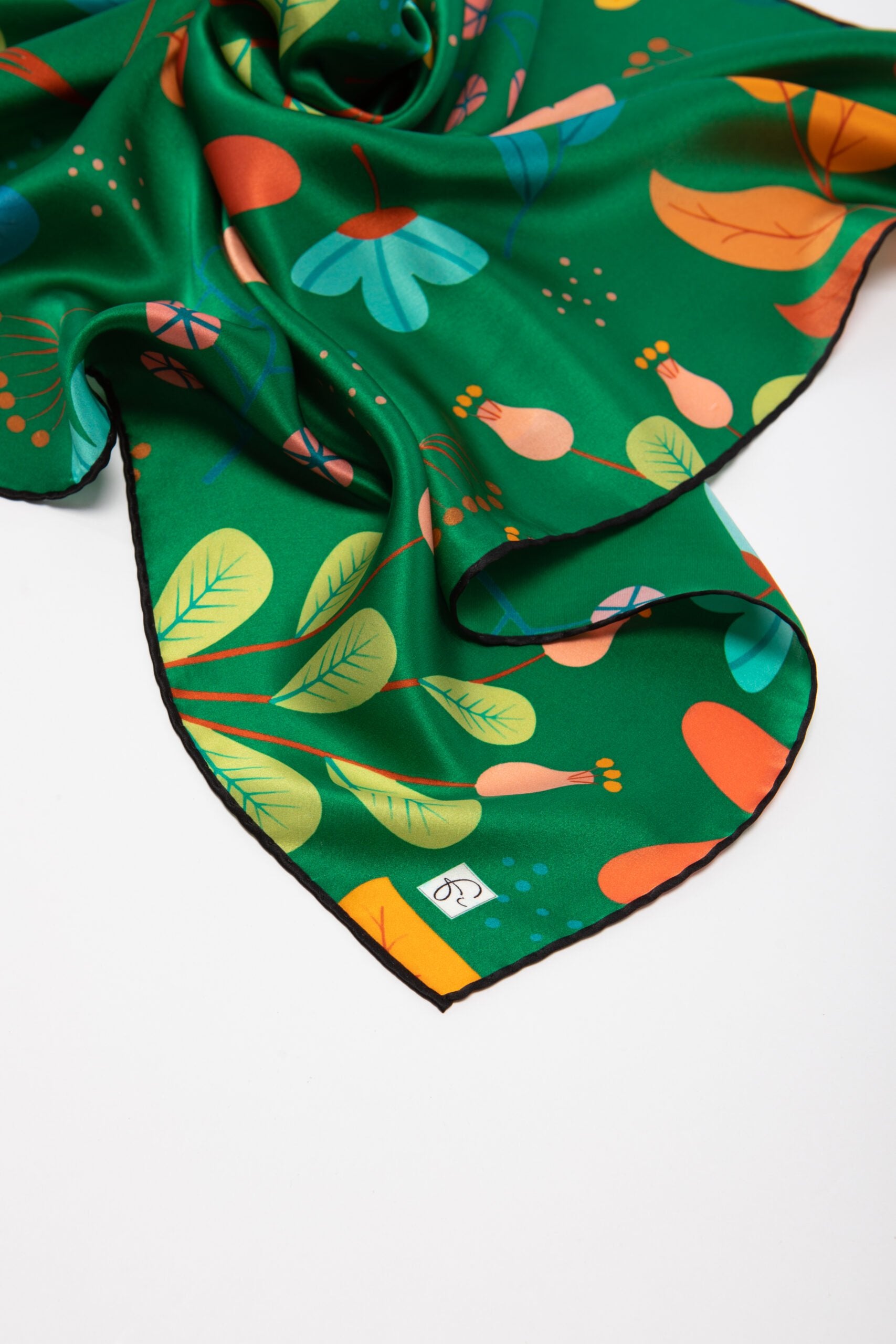 Foulard en soie naturelle en vert "Full of imagination"