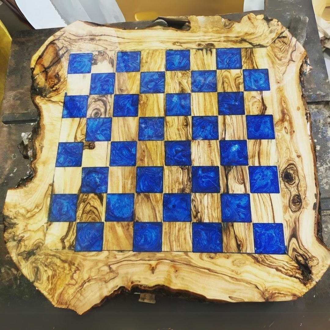 Jeu d'échecs en bois d'olivier avec pieds et tiroirs, résine intégrée