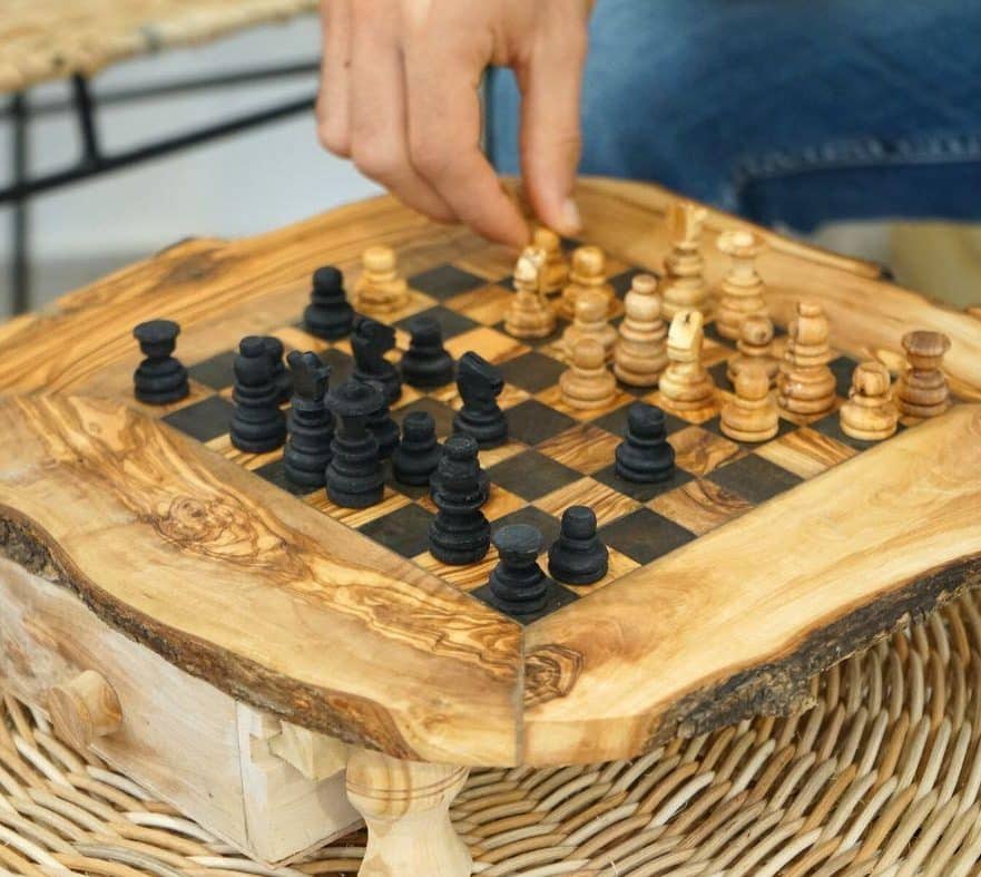 Jeux D’échec Avec Pieds Et Tiroirs Avec Pions