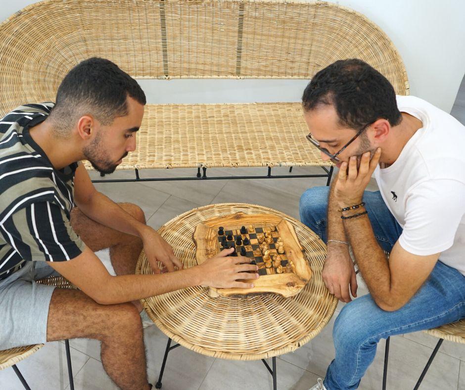 Jeux D’échec Avec Pieds Et Tiroirs Avec Pions