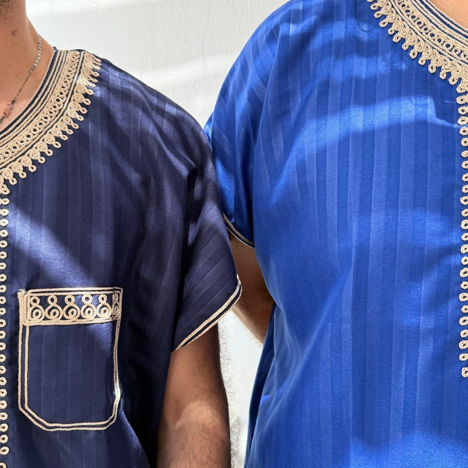 Jebba tunisienne traditionnelle bleue à broderies beiges