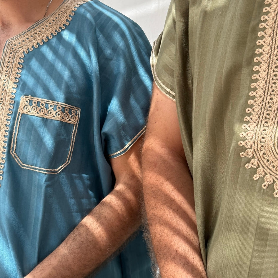 Jebba tunisienne verte brodée beige – Élégance artisanale et fraîcheur