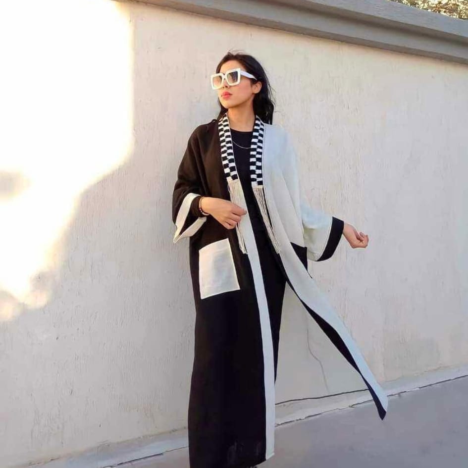 Kimono long femme noir et blanc (en Hayek,en Laine ou en Lin) – Tricoté à la main