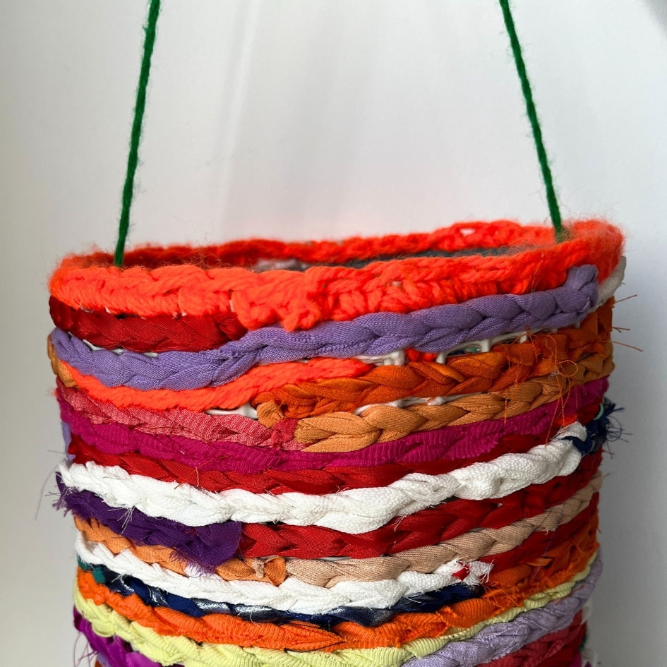 Lampadaire Artisanat Durable en Tissu - Décoration Unique et Éco-conçue