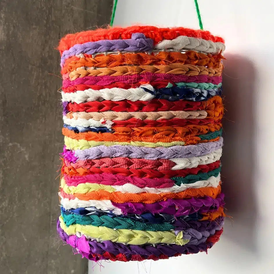 Lampadaire Artisanat Durable en Tissu - Décoration Unique et Éco-conçue
