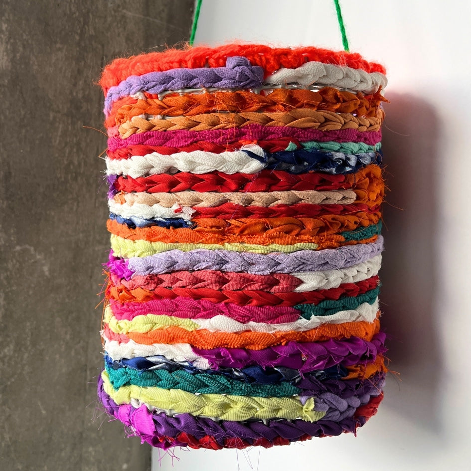 Lampadaire Artisanat Durable en Tissu - Décoration Unique et Éco-conçue