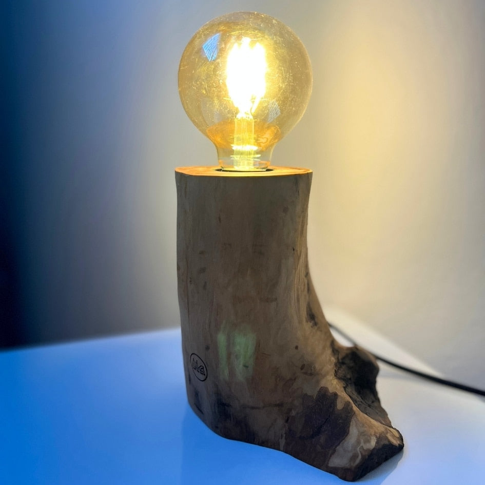 Lampe en bois d'olivier fait main avec un design unique (16 X15 cm, câble de 1,5 m)
