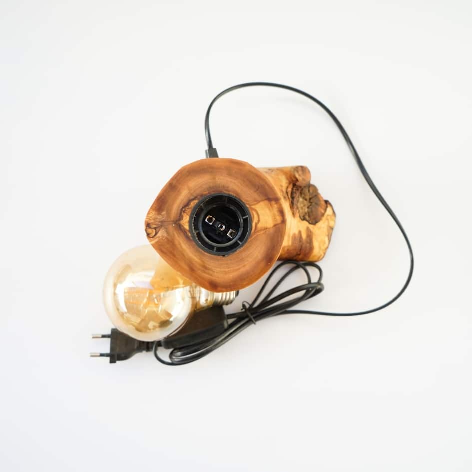 Lampe en bois d'olivier fait main avec un design unique (16 X15 cm, câble de 1,5 m)