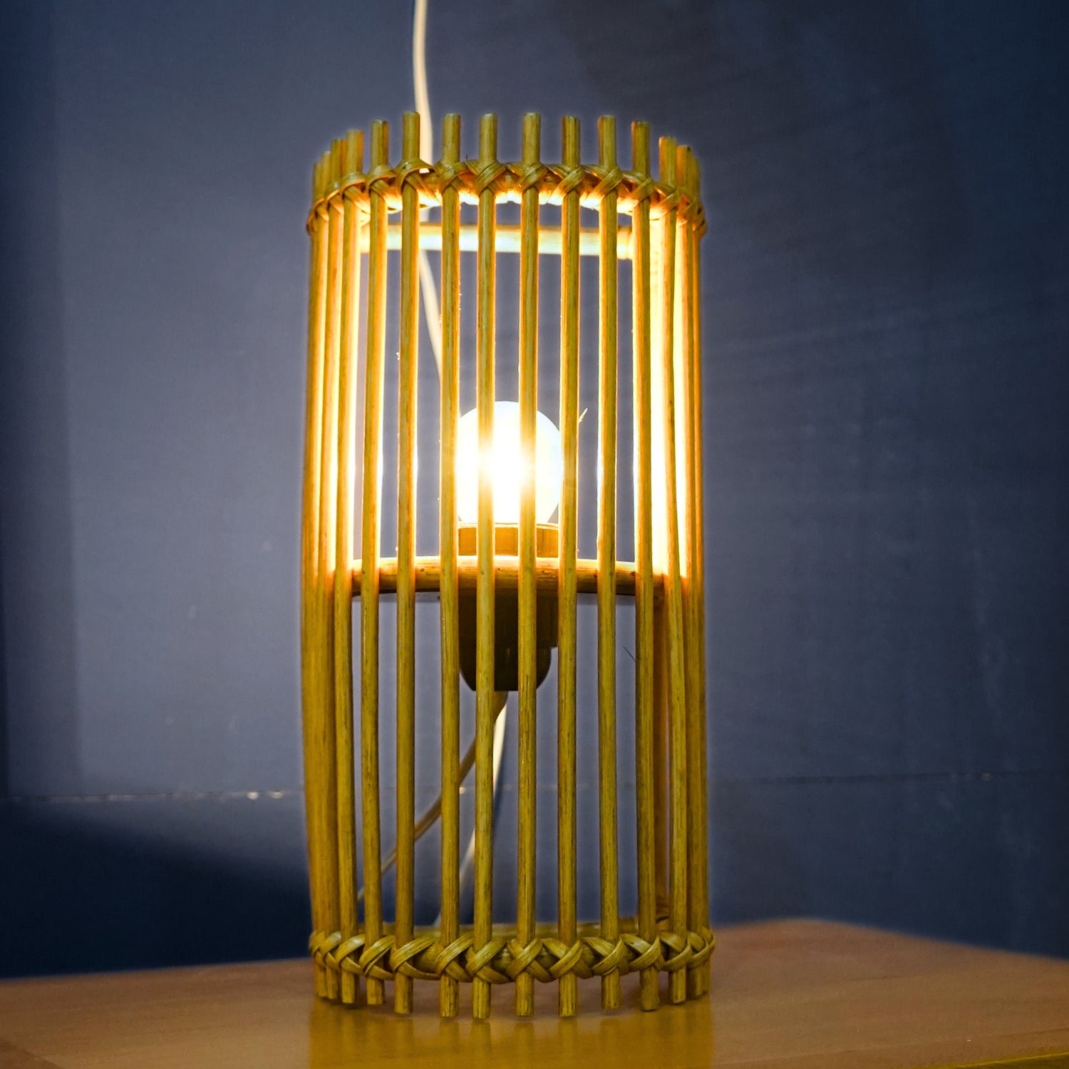 Applique rotin demi-lune : Élégance et lumière pour votre intérieur
