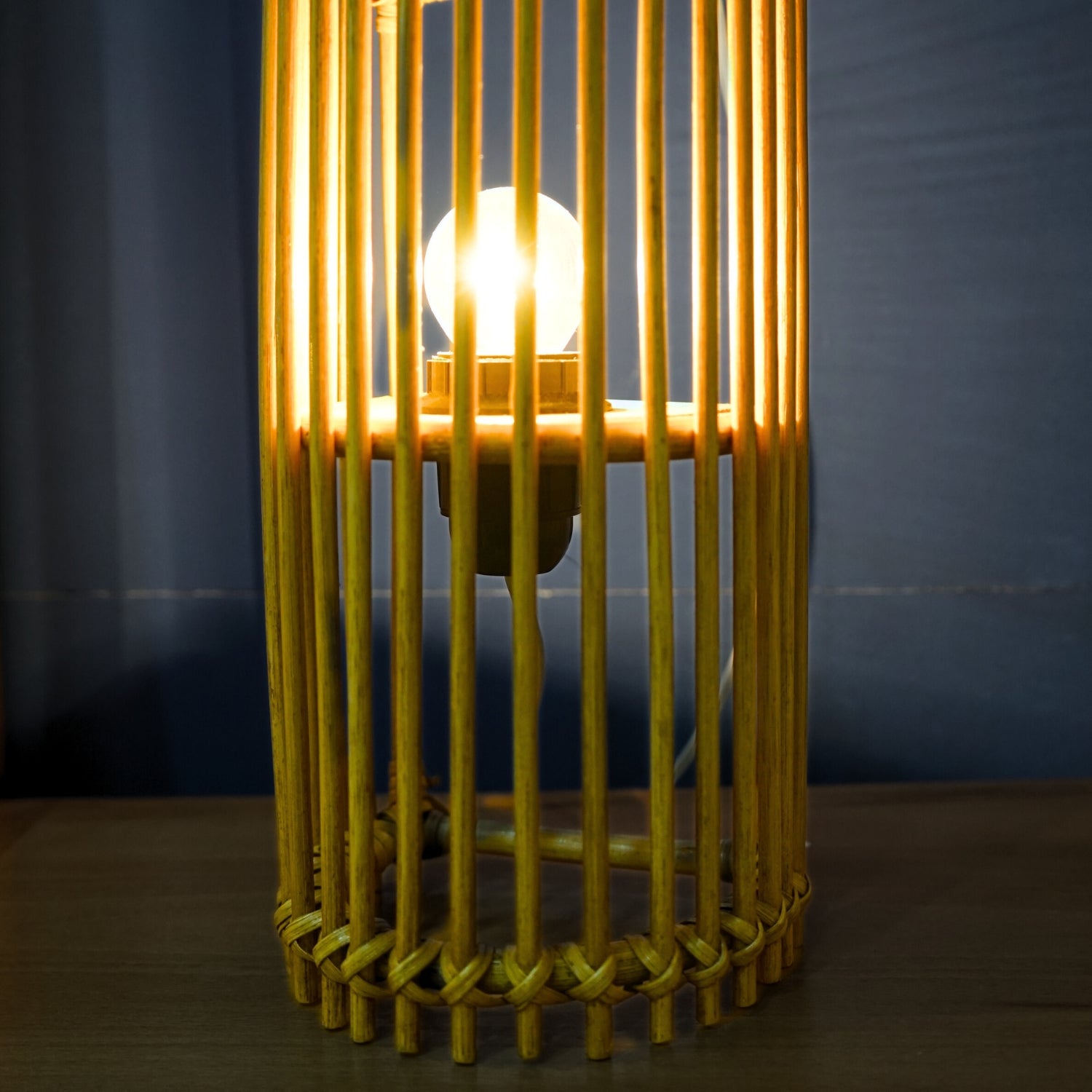 Applique rotin demi-lune : Élégance et lumière pour votre intérieur