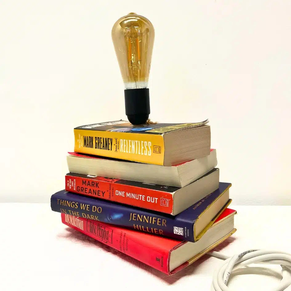 Lampe livres recyclés avec ampoule vintage