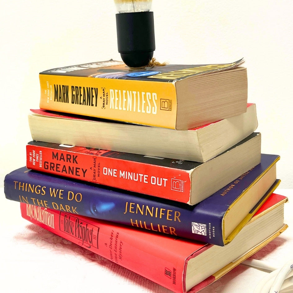 Lampe livres recyclés avec ampoule vintage