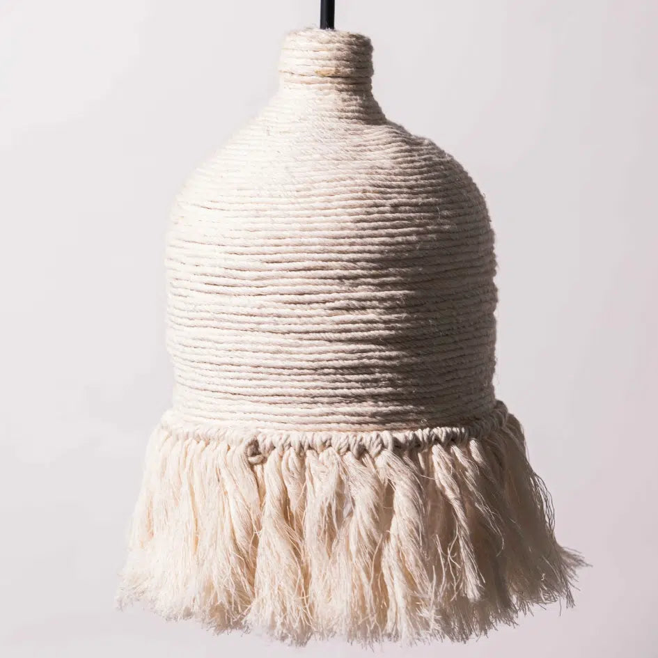 Suspension lumineuse HOUCHE style bohème en tissu recyclé en écru naturel